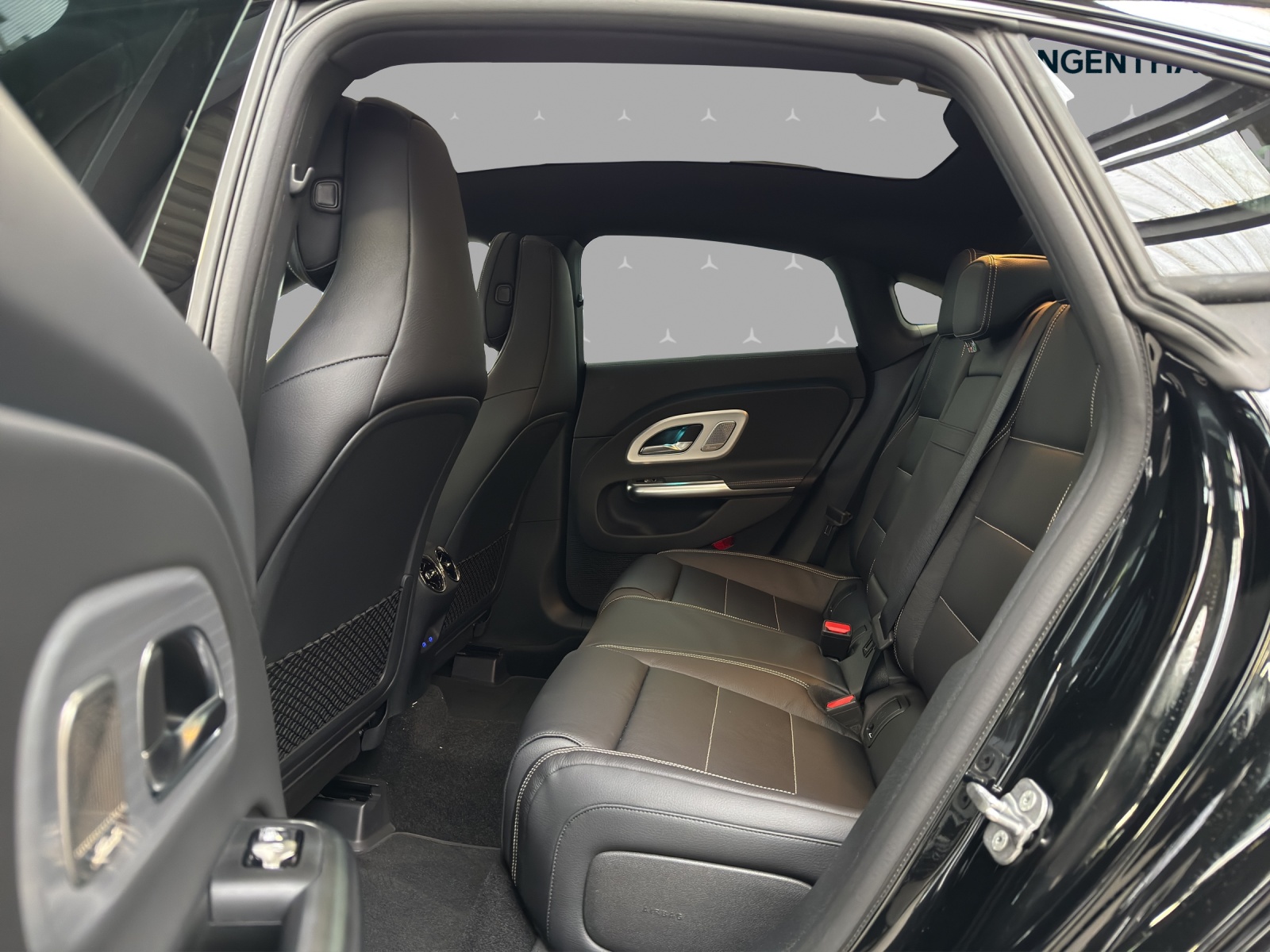 MERCEDES-BENZ CLA 220 4Matic-image-15