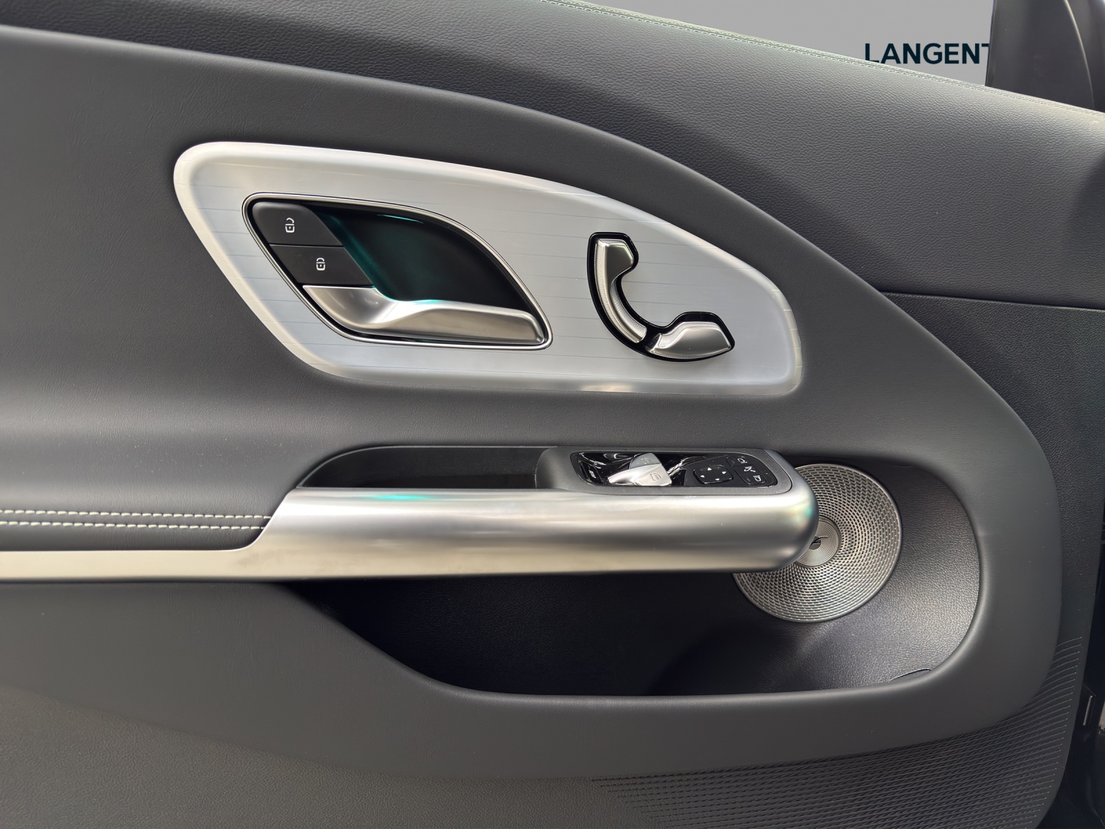 MERCEDES-BENZ CLA 220 4Matic-image-14