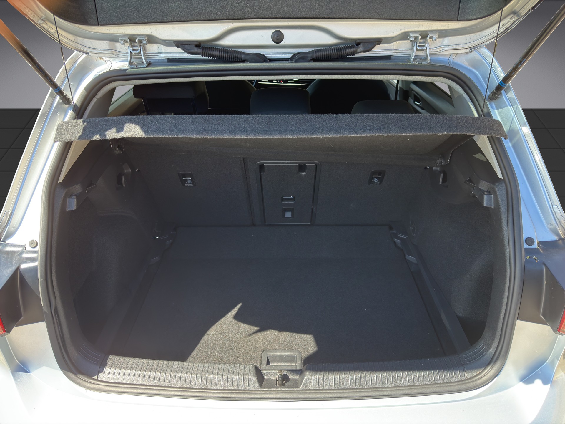 VW Golf VIII 1.0 TSI Life DSG-image-5