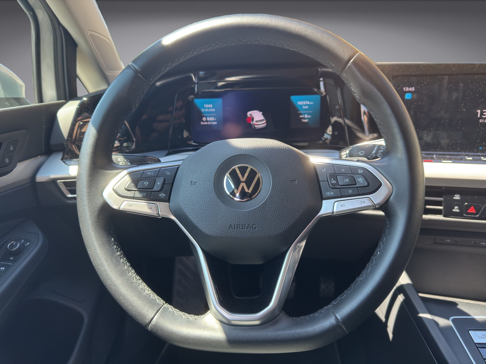 VW Golf VIII 1.0 TSI Life DSG-image-8