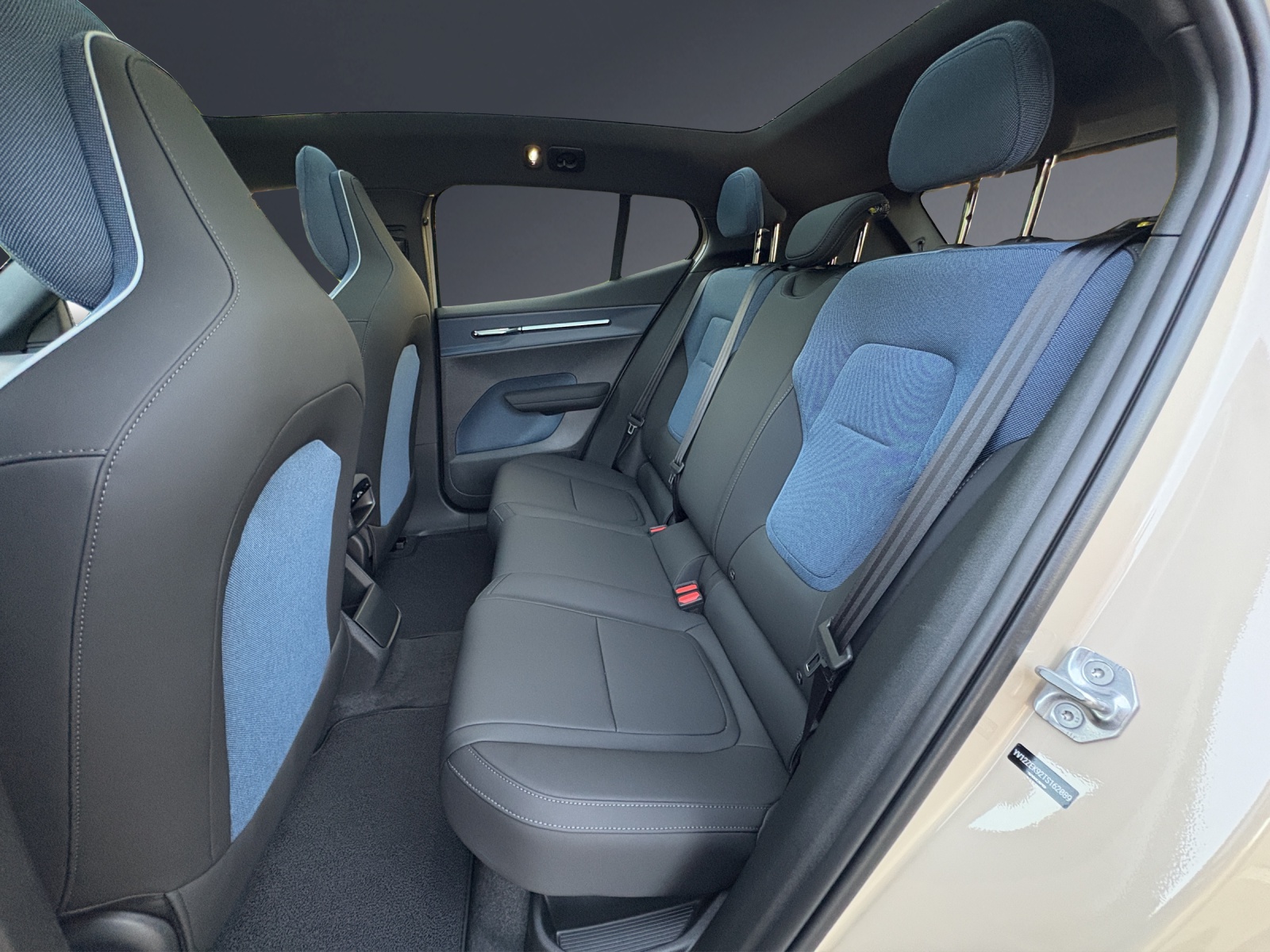 VOLVO EX30 E60 69kWh Twin Ultra-image-9