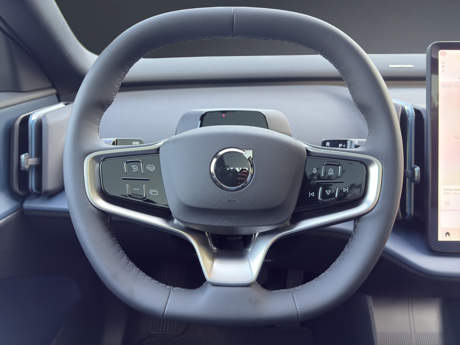 VOLVO EX30 E60 69kWh Twin Ultra-image-13
