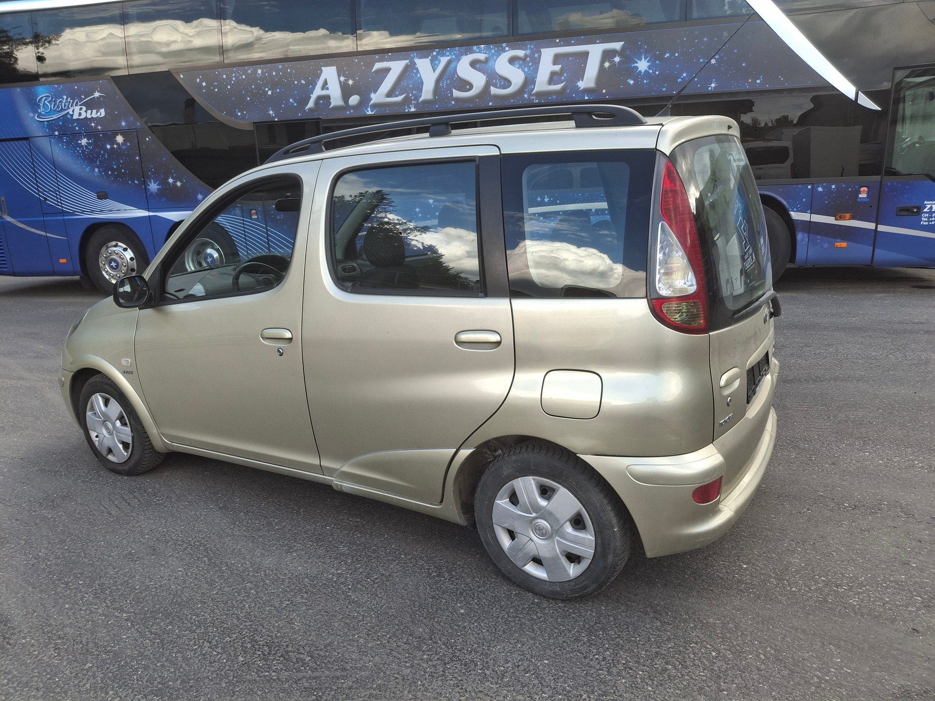TOYOTA Yaris Verso 1.3 Linea Sol-image-3