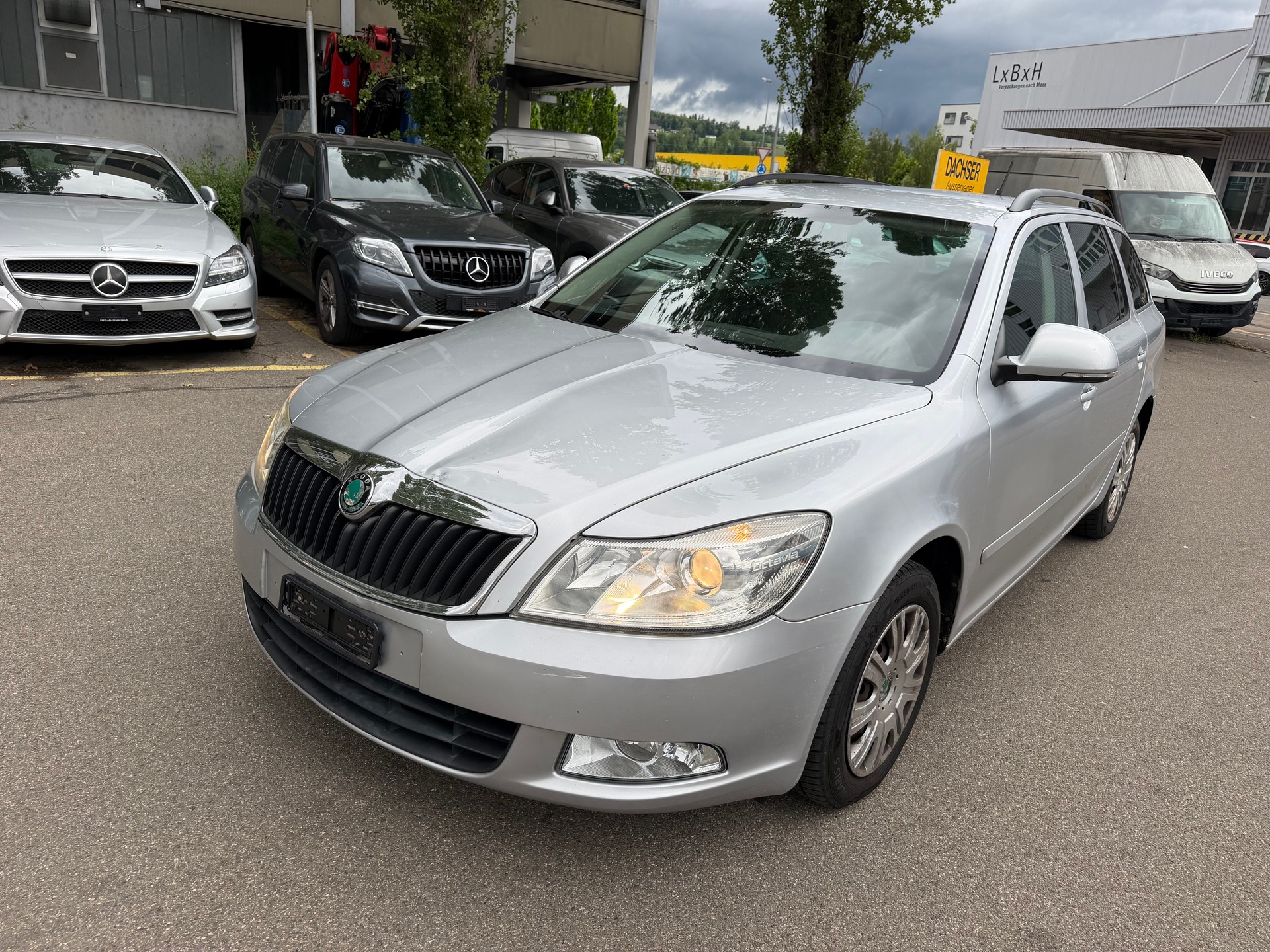 SKODA Octavia Combi 1.6 TDI Elegance-image-0