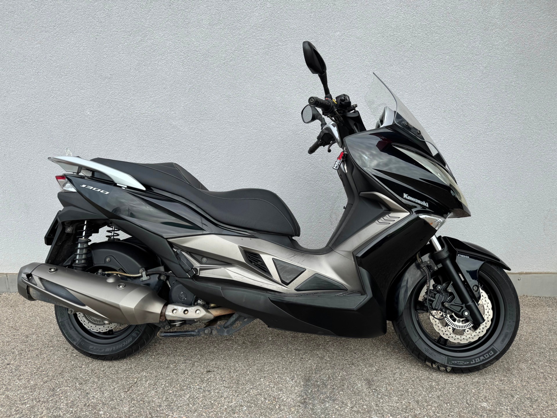 KAWASAKI J 300 ABS-showroom-element-2