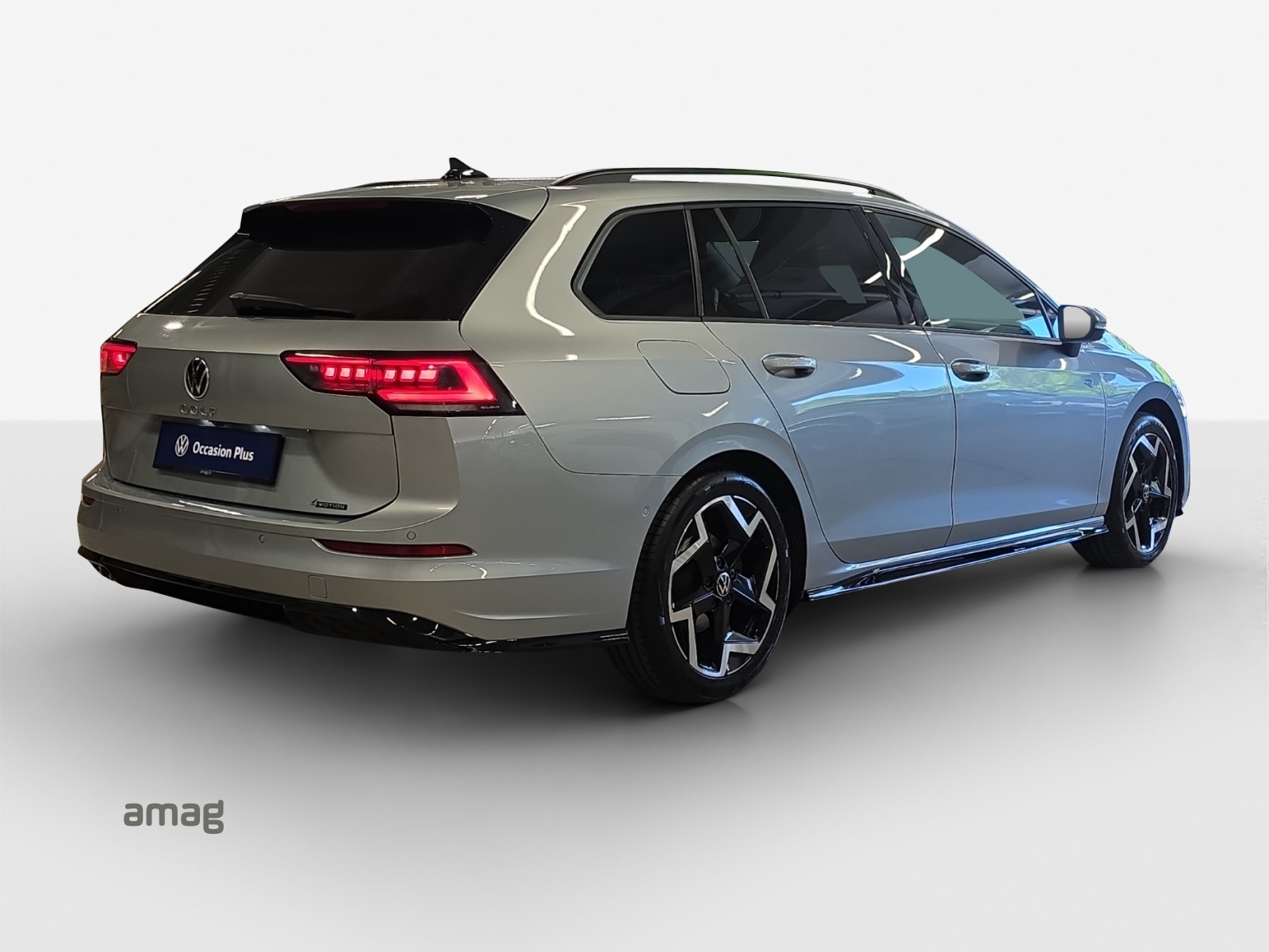 VW Golf Variant 2.0 TSI R-Line DSG 4 Motion-image-4