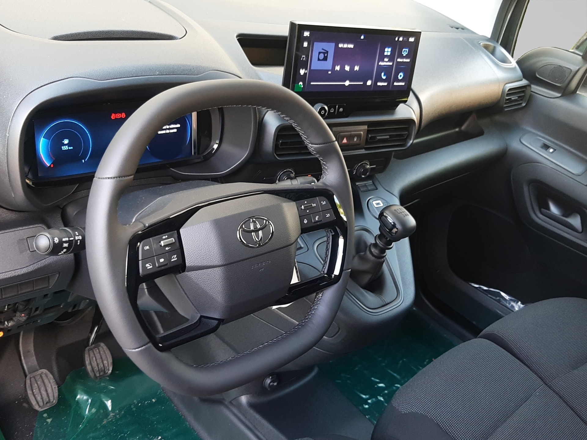 TOYOTA PROACE CITY Van L1 1.2 Active-image-14