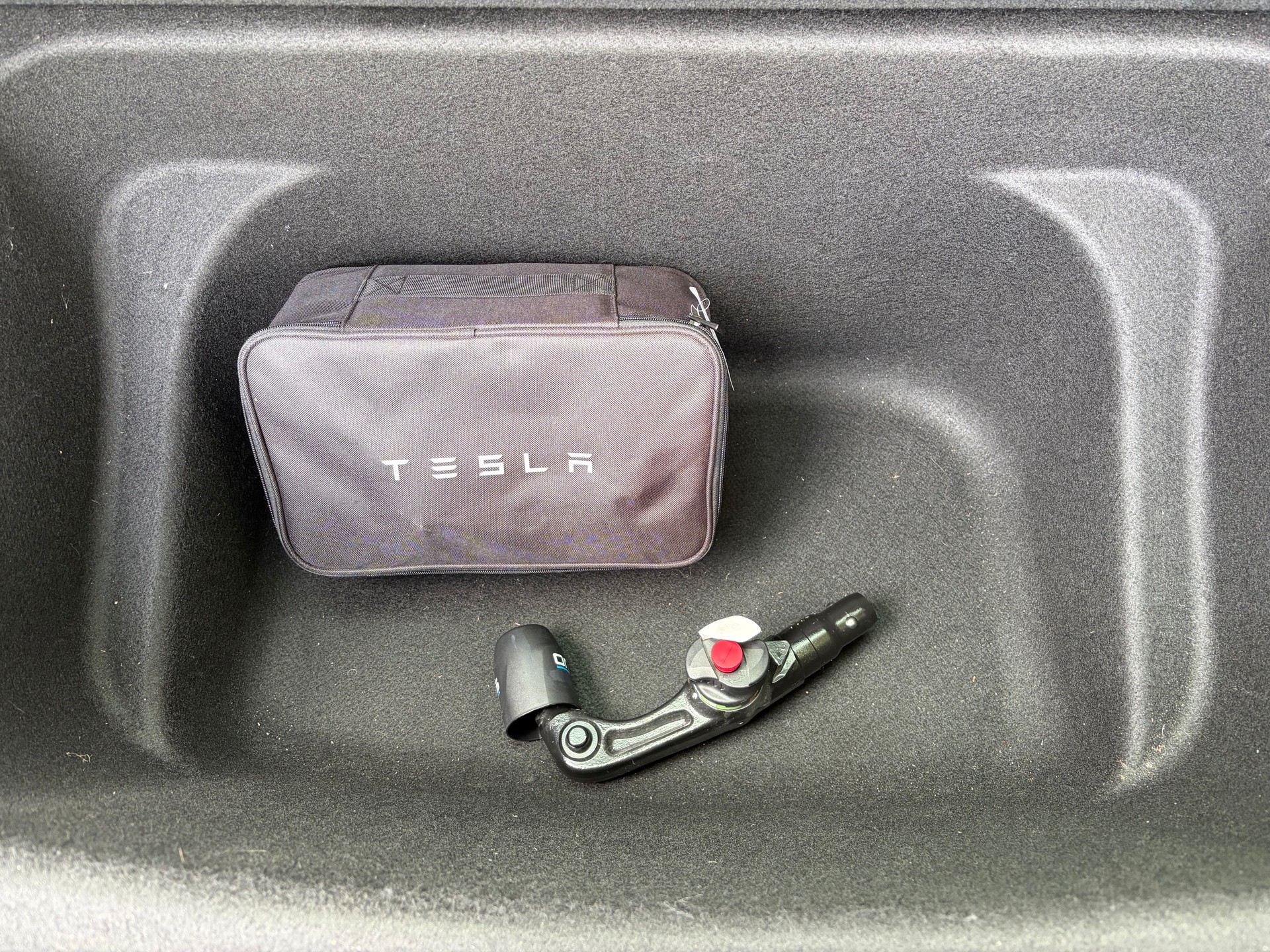 TESLA Model Y / RWD / EAP / AHK / Garantie-image-5