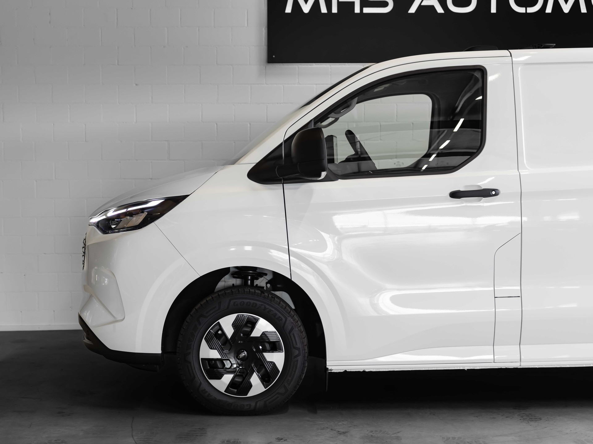 FORD Transit Custom Van 340 L2H1 65kWh Trend-image-10