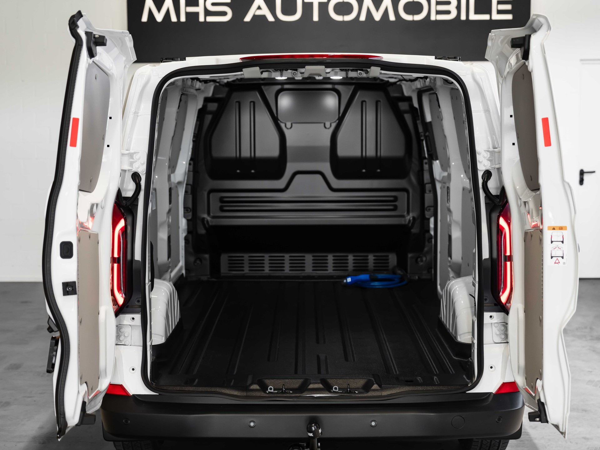 FORD Transit Custom Van 340 L2H1 65kWh Trend-image-19