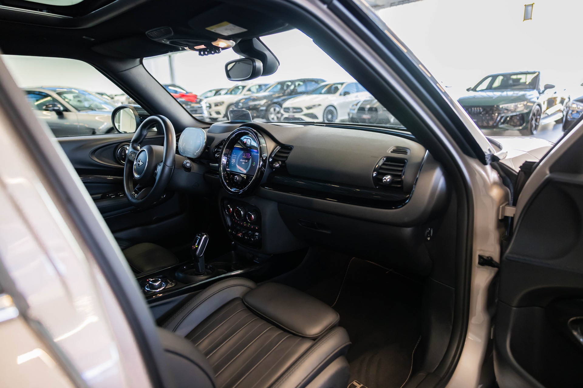 MINI Clubman F54 2.0i Cooper S ALL4 / CH-Fahrzeug / Panoramadach /-image-19
