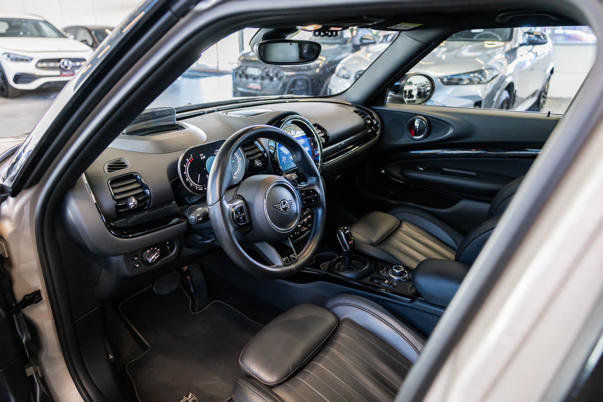MINI Clubman F54 2.0i Cooper S ALL4 / CH-Fahrzeug / Panoramadach /-image-8