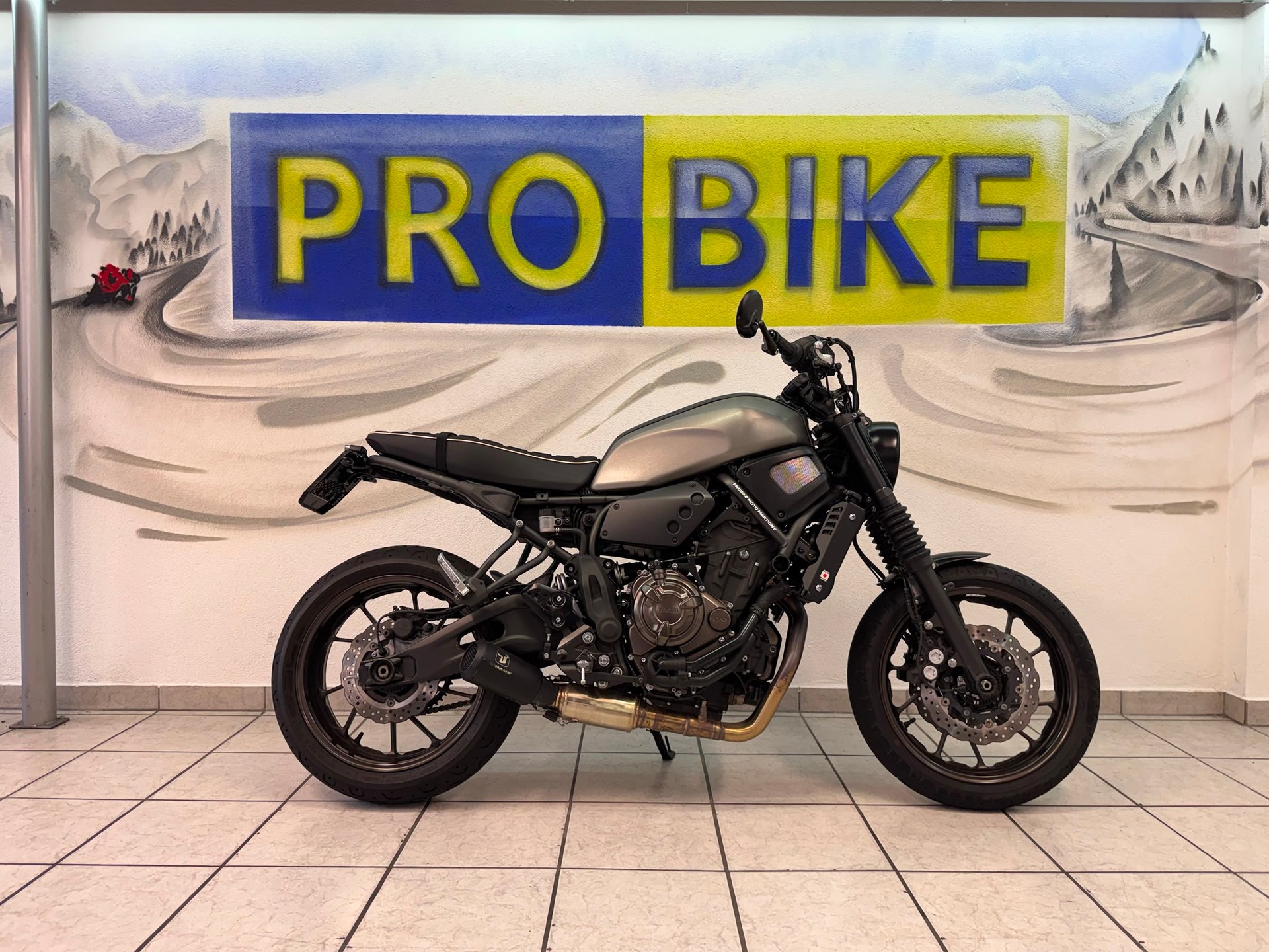 YAMAHA XSR 700-showroom-element-1