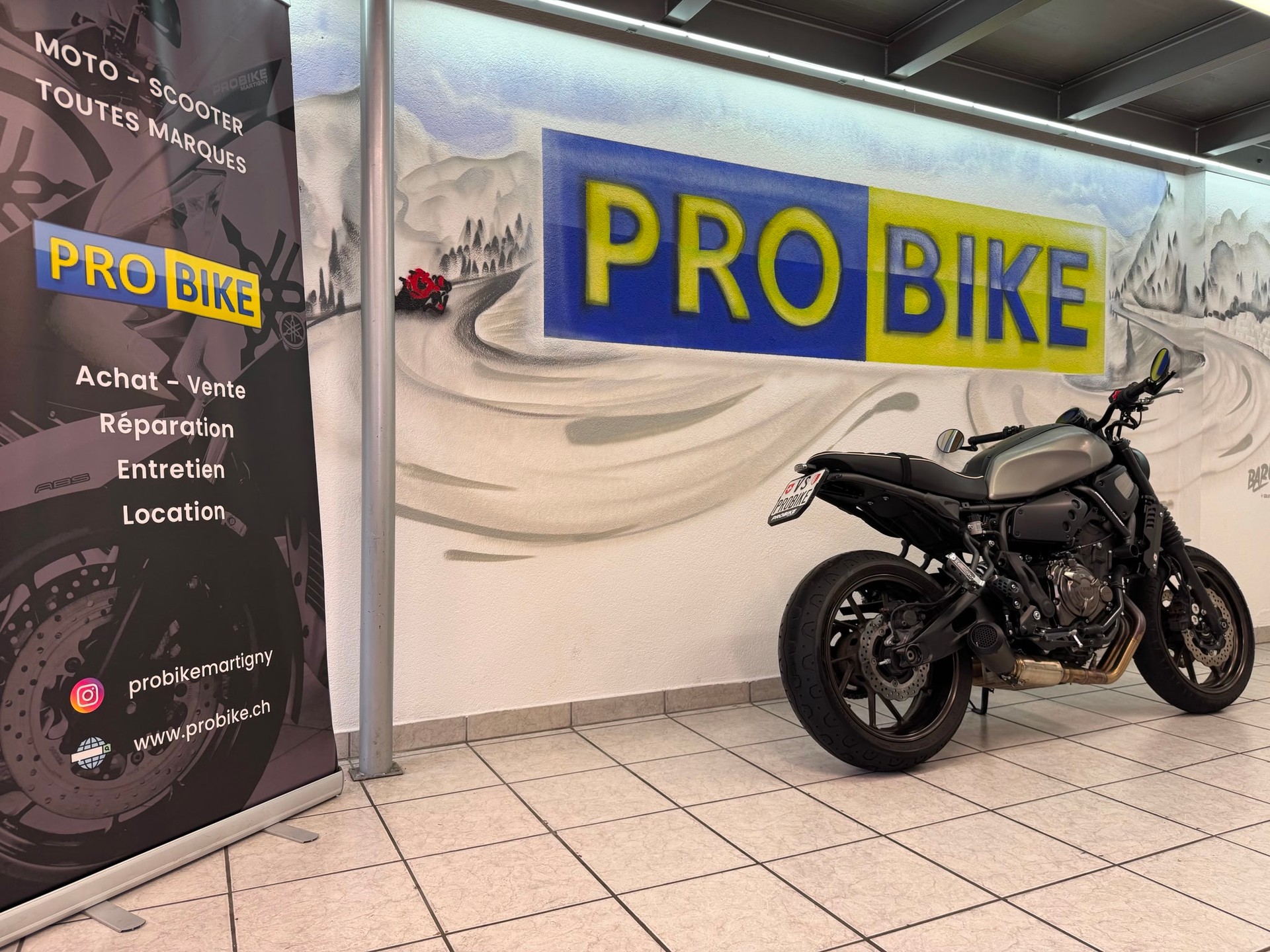 YAMAHA XSR 700-showroom-element-2