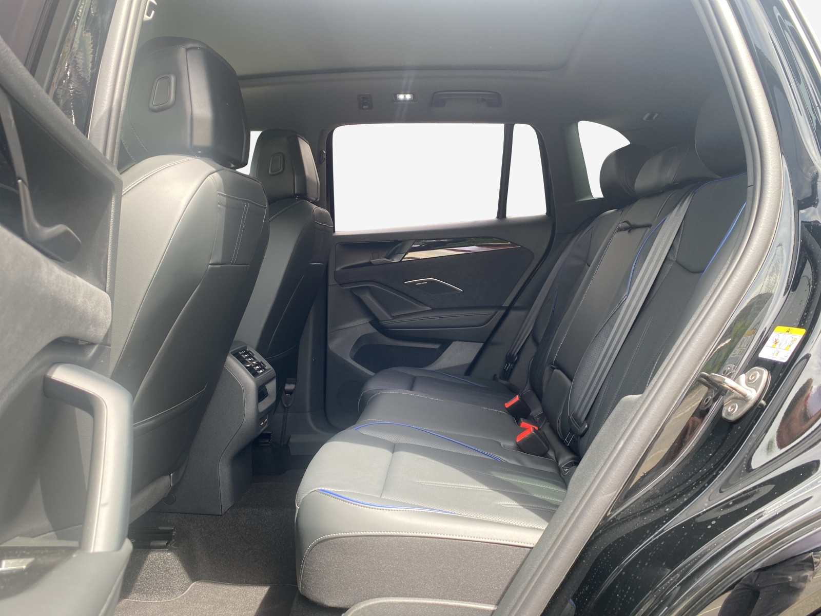 VW Tiguan 2.0 TDI SCR R-Line 4Motion DSG-image-10