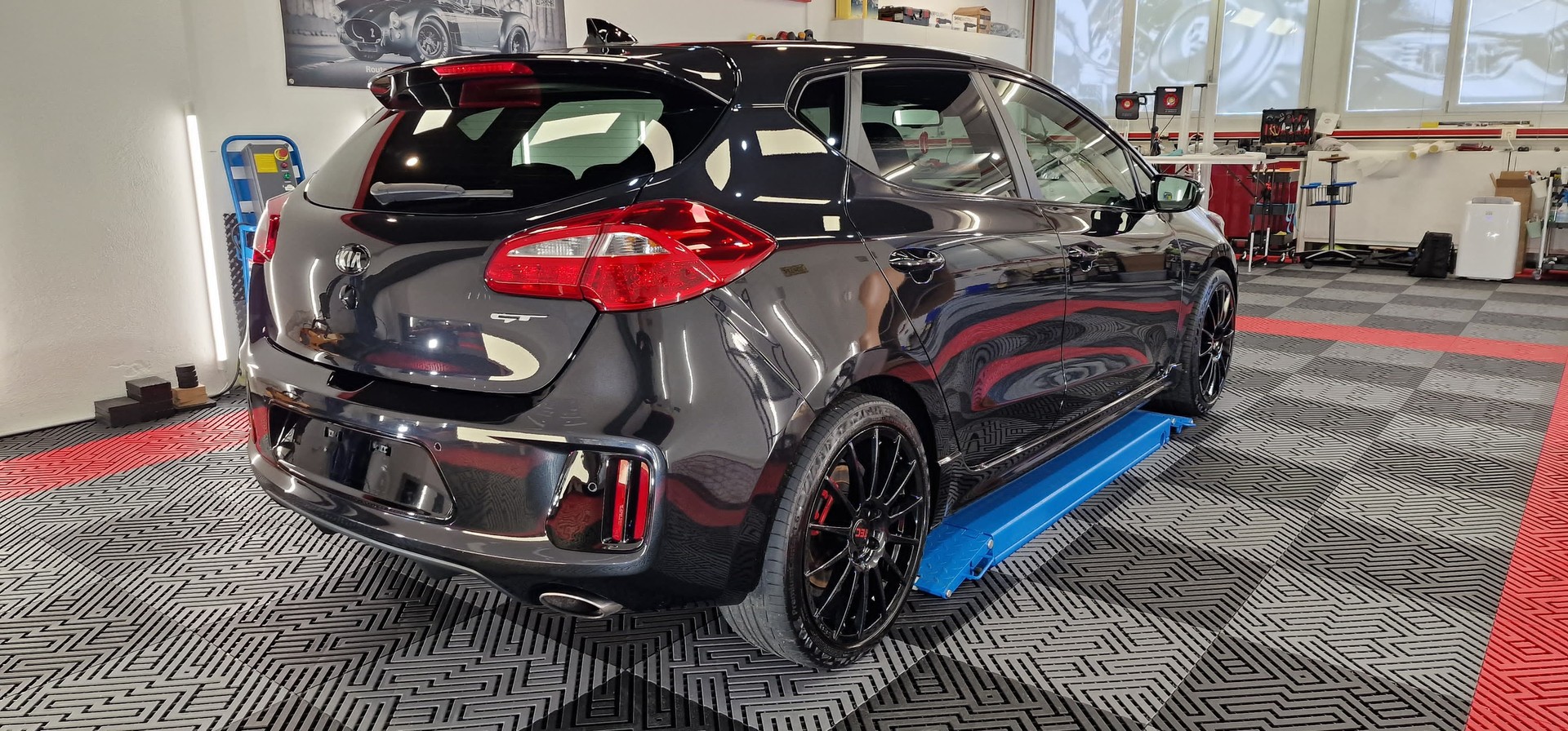 KIA 1.6 GDi Turbo GT-image-2