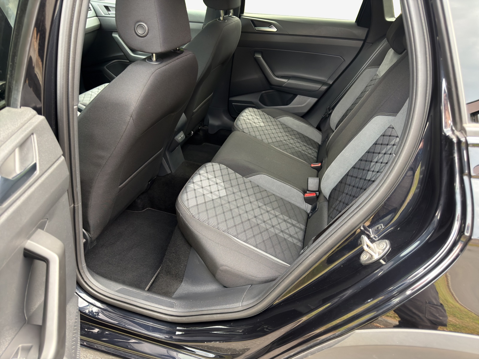 VW Taigo 1.0 TSI R-Line DSG-image-11