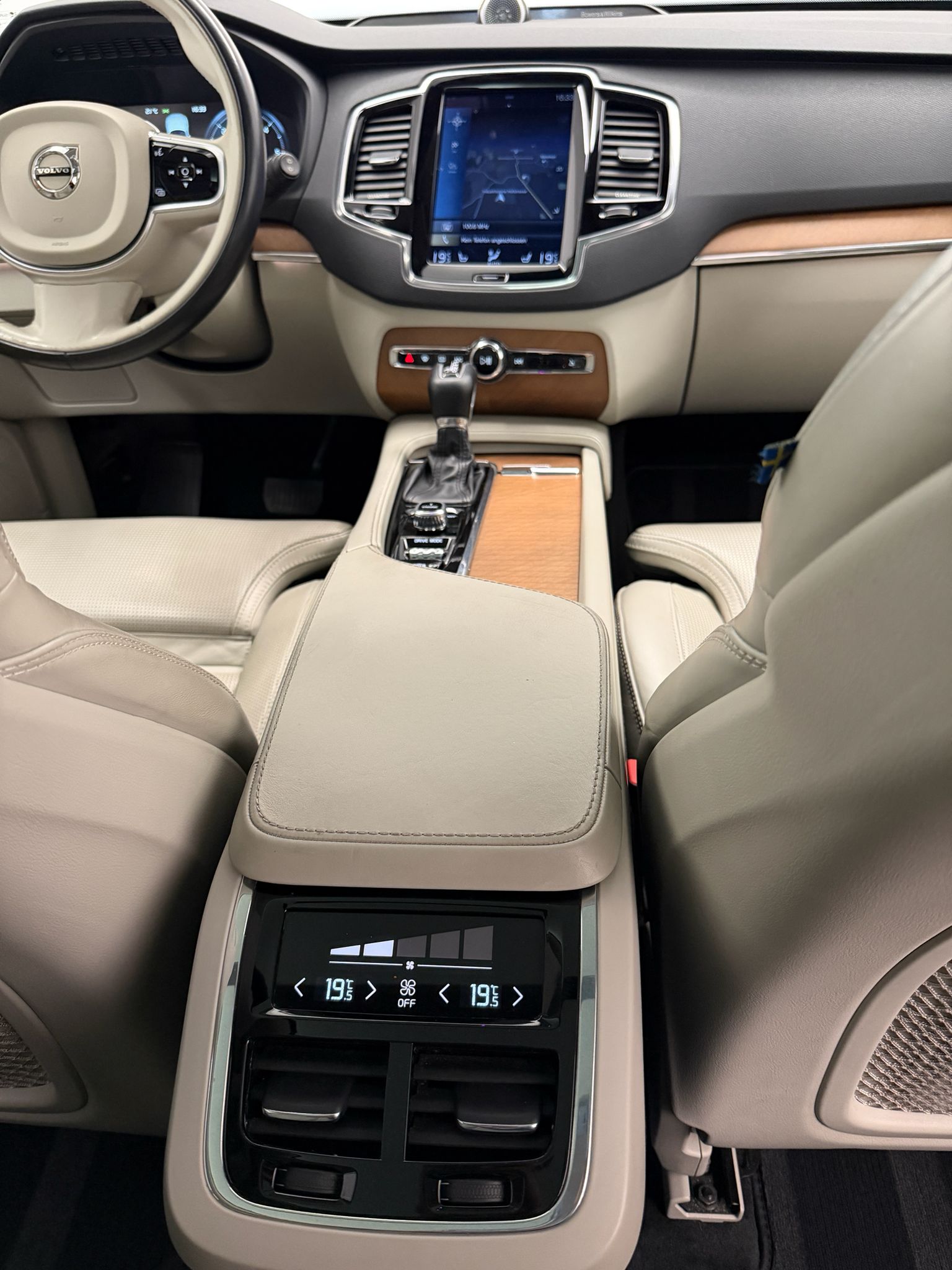 VOLVO XC90 D5 AWD Inscription Geartronic-image-17