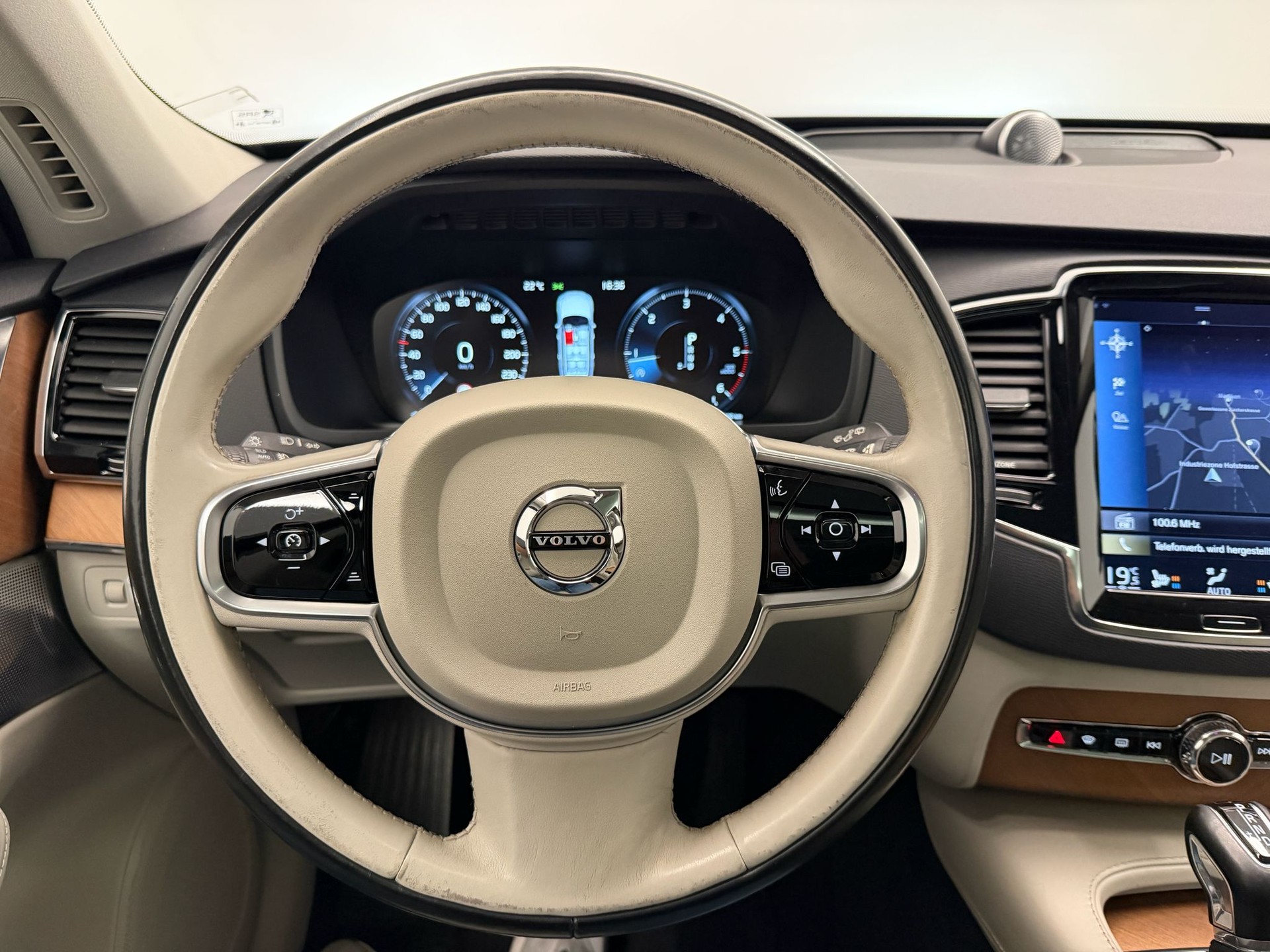 VOLVO XC90 D5 AWD Inscription Geartronic-image-28