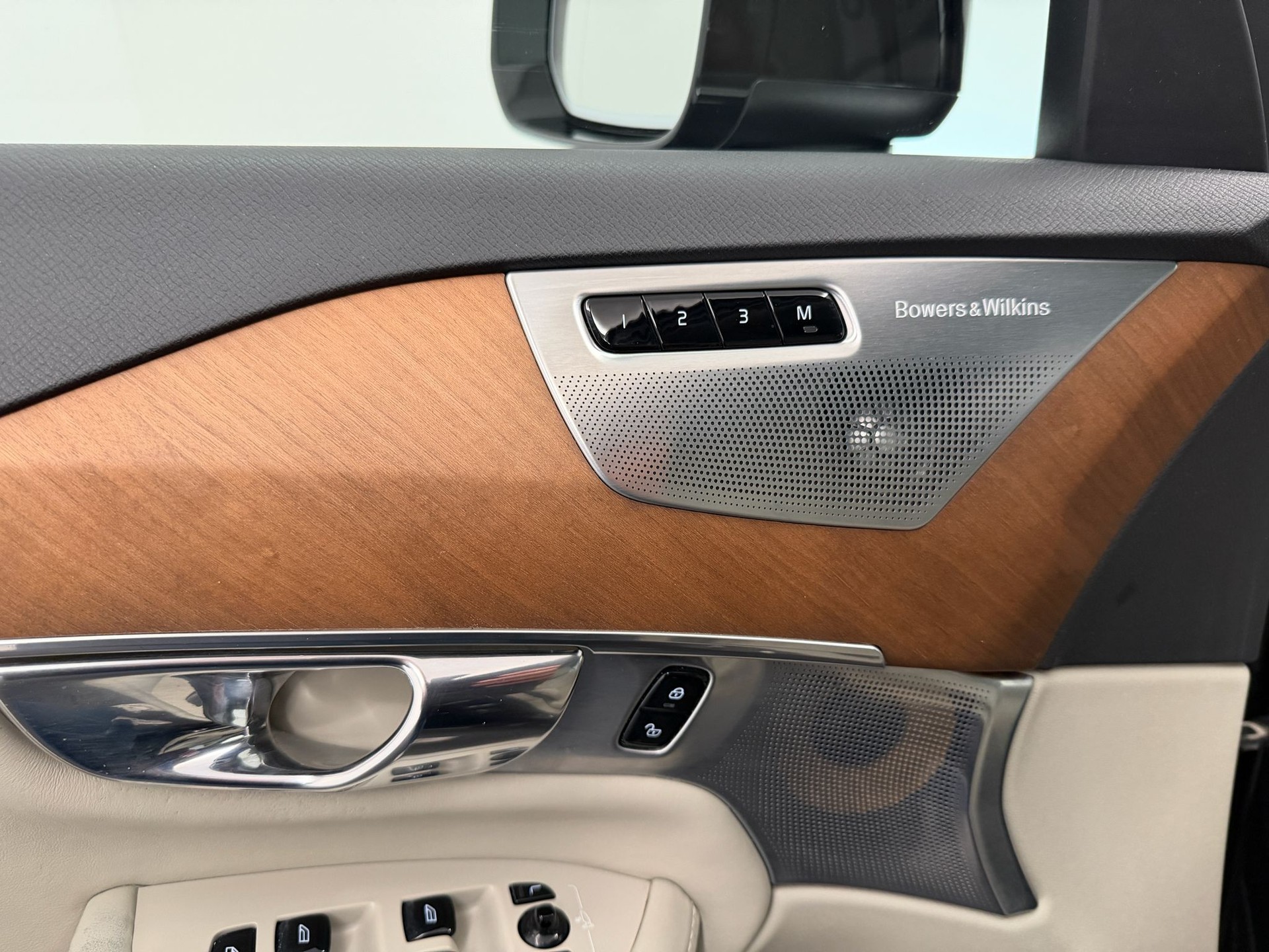VOLVO XC90 D5 AWD Inscription Geartronic-image-18