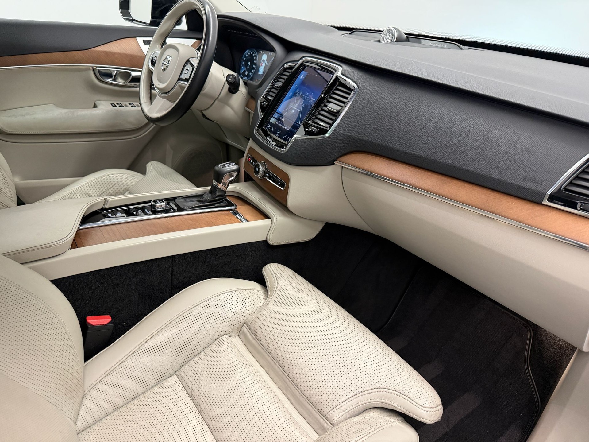 VOLVO XC90 D5 AWD Inscription Geartronic-image-13