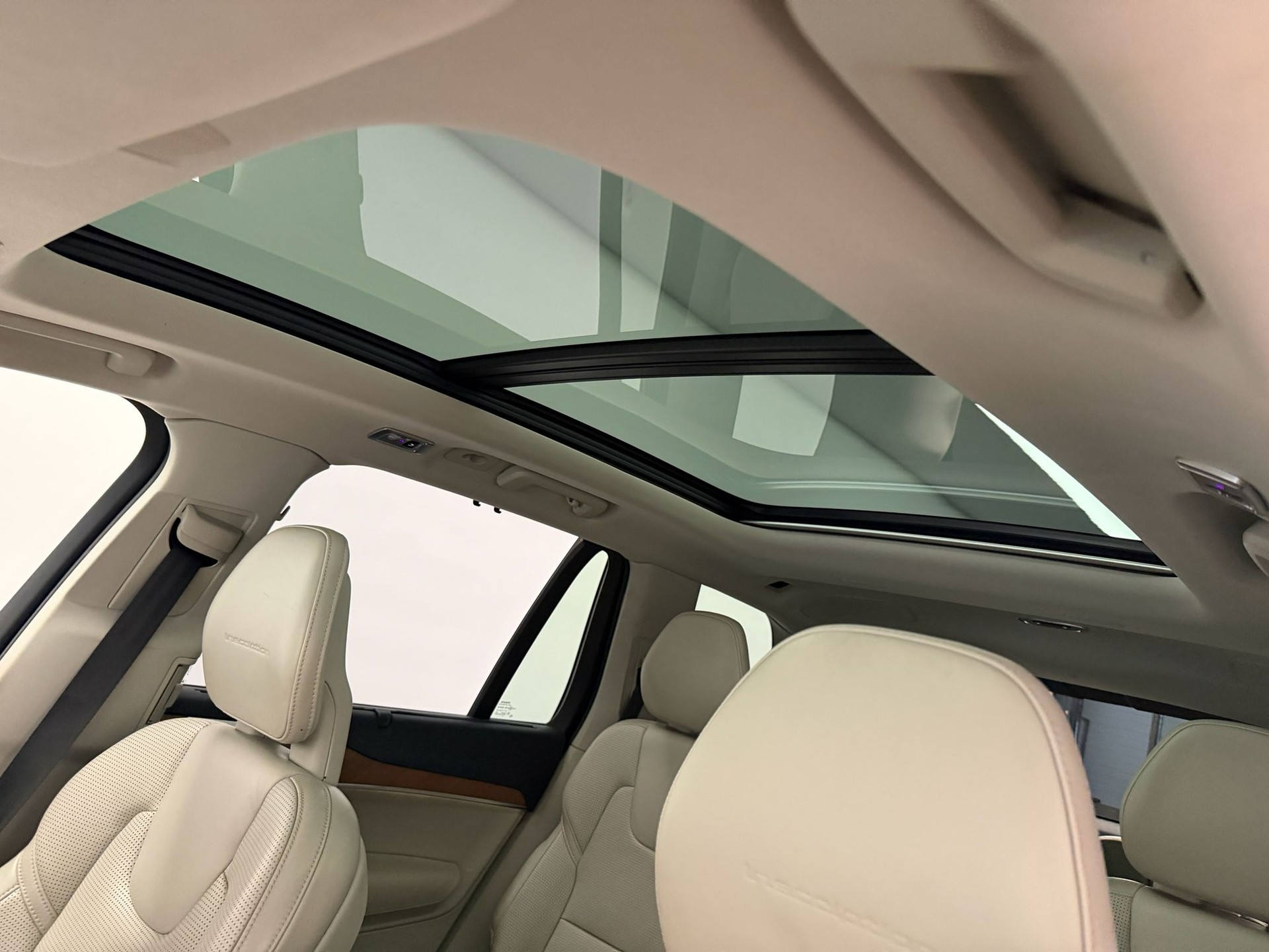 VOLVO XC90 D5 AWD Inscription Geartronic-image-16