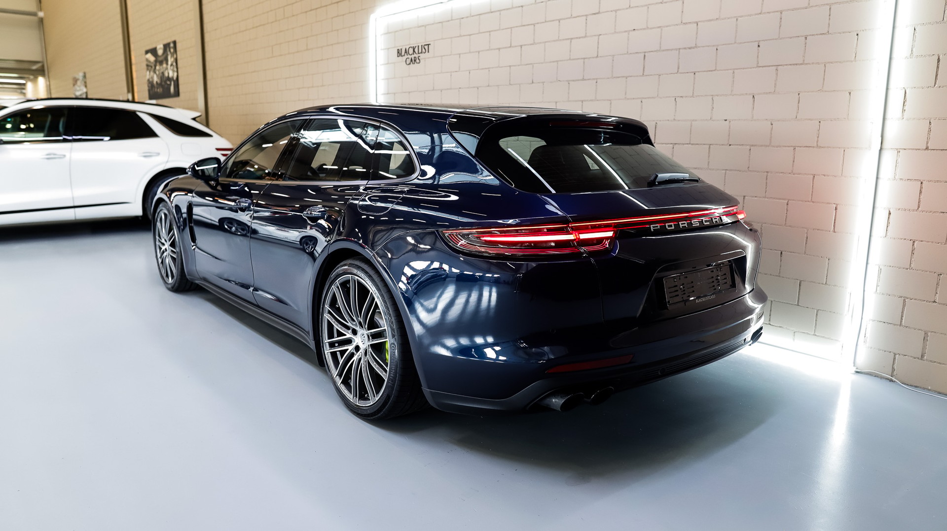 PORSCHE Panamera 4 E-Hybrid Sport Turismo PDK-image-4