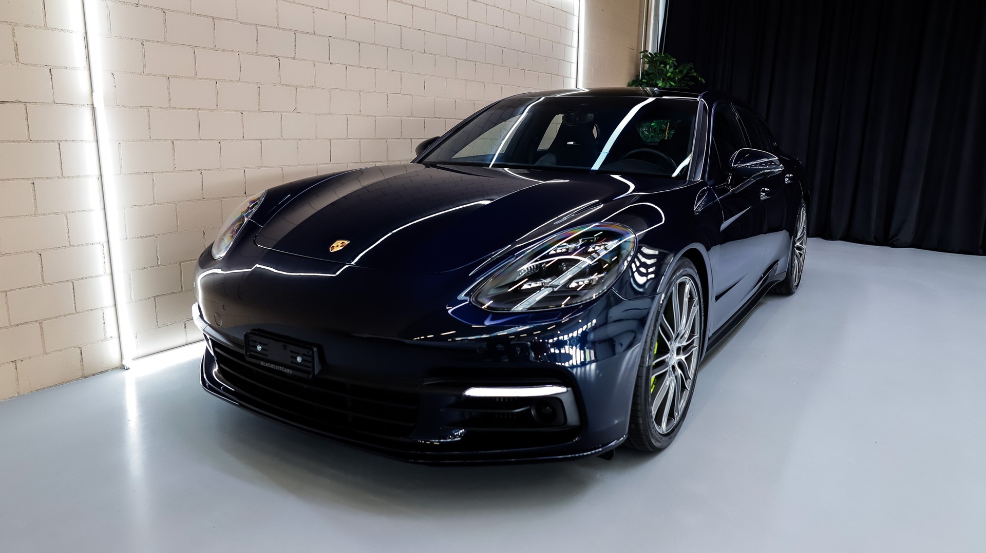 PORSCHE Panamera 4 E-Hybrid Sport Turismo PDK-image-1