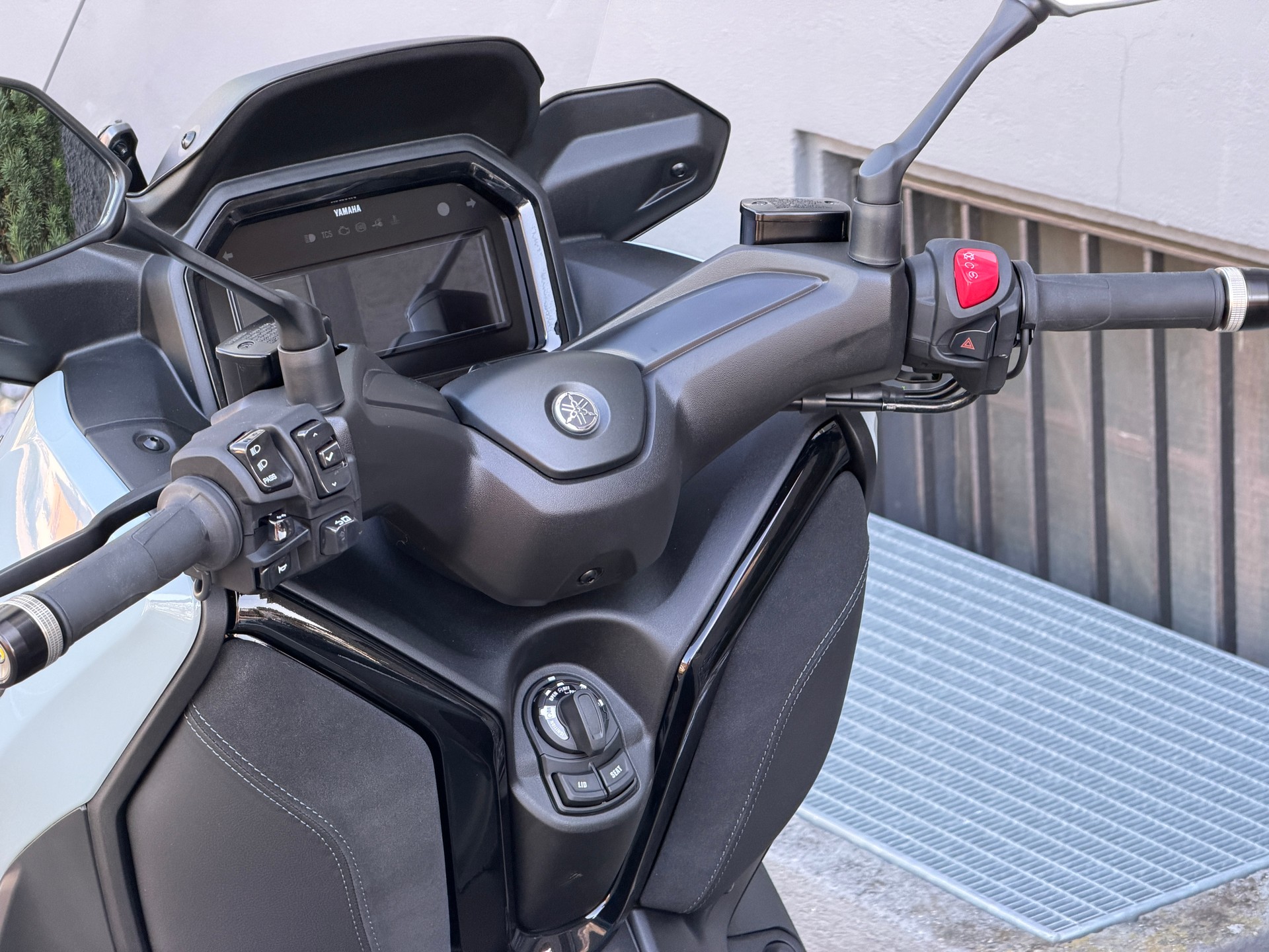 YAMAHA X-Max YP 125 Tech Max+-image-9
