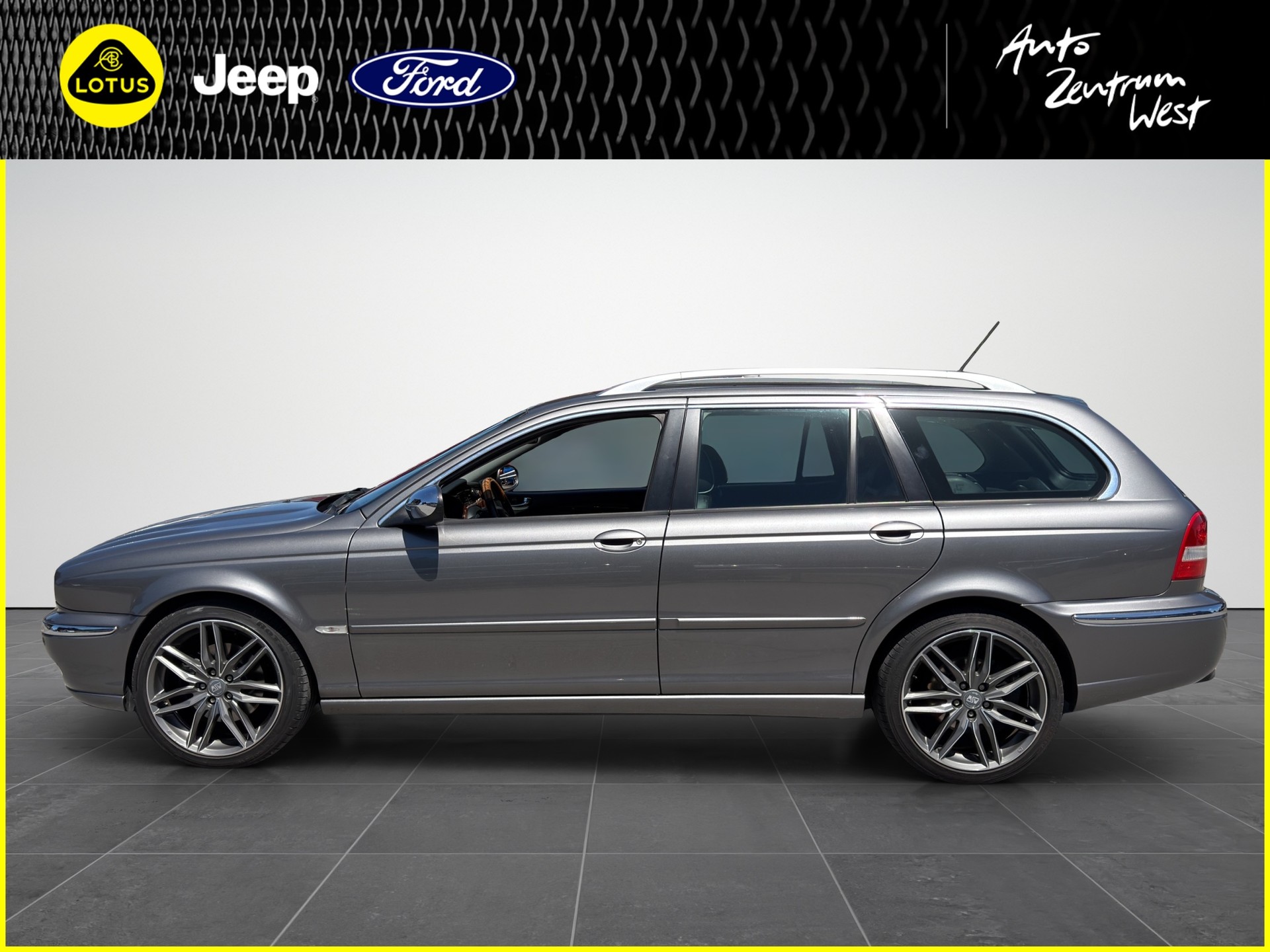 JAGUAR X-Type Estate 3.0 V6 Traction4 Sov. Anniv. Aut.-image-1