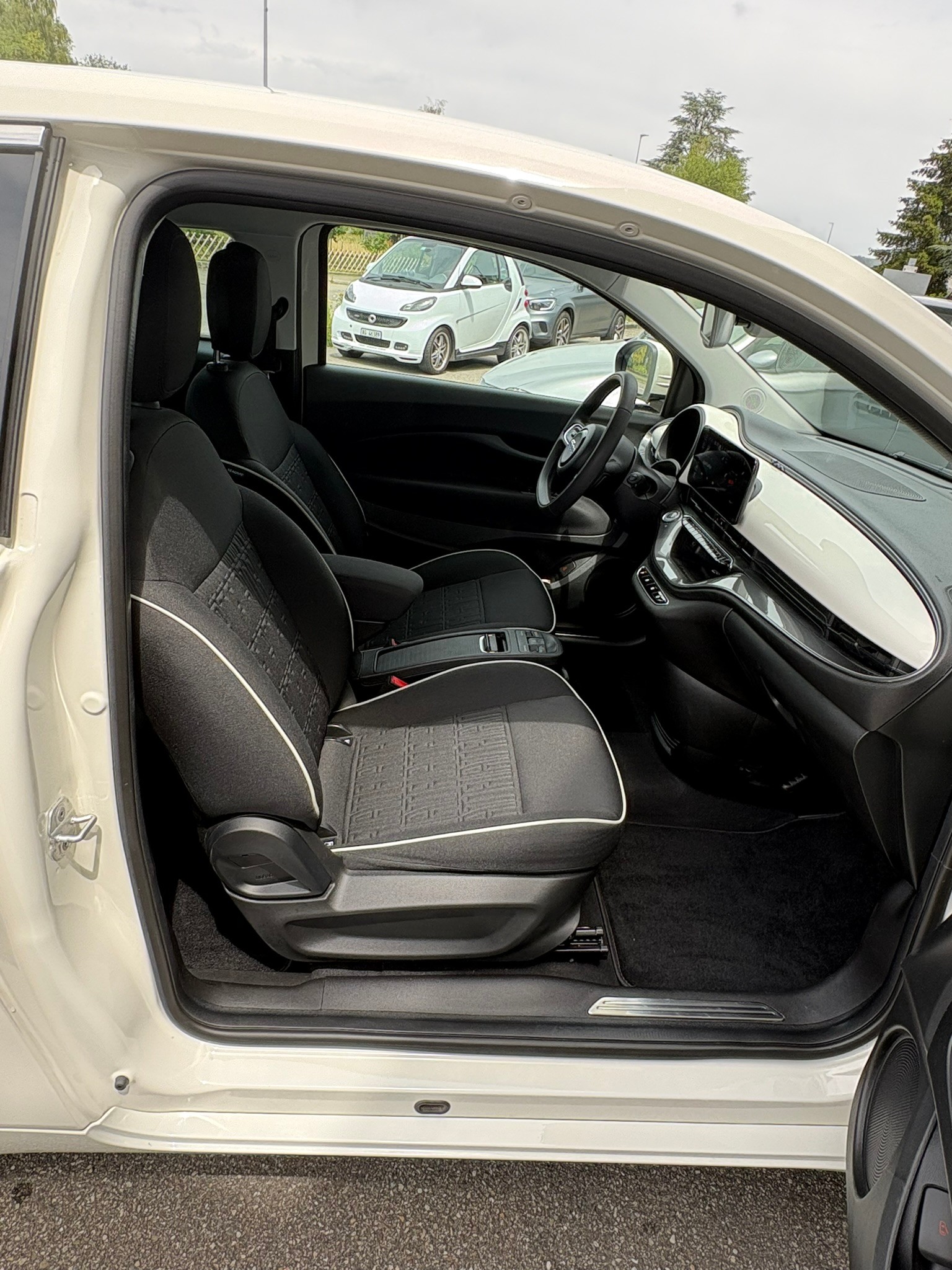 FIAT 500 electric 87 kW Swiss Edition-image-8