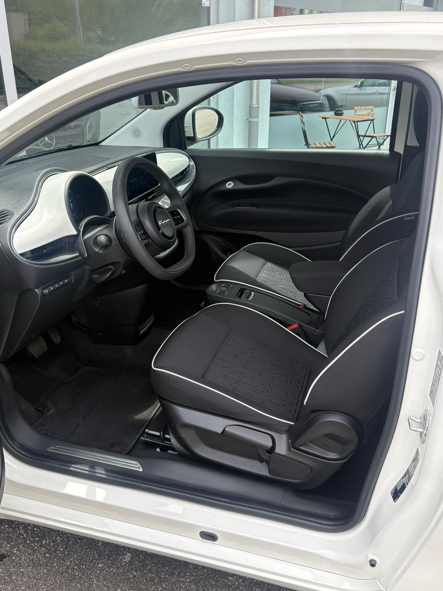 FIAT 500 electric 87 kW Swiss Edition-image-7