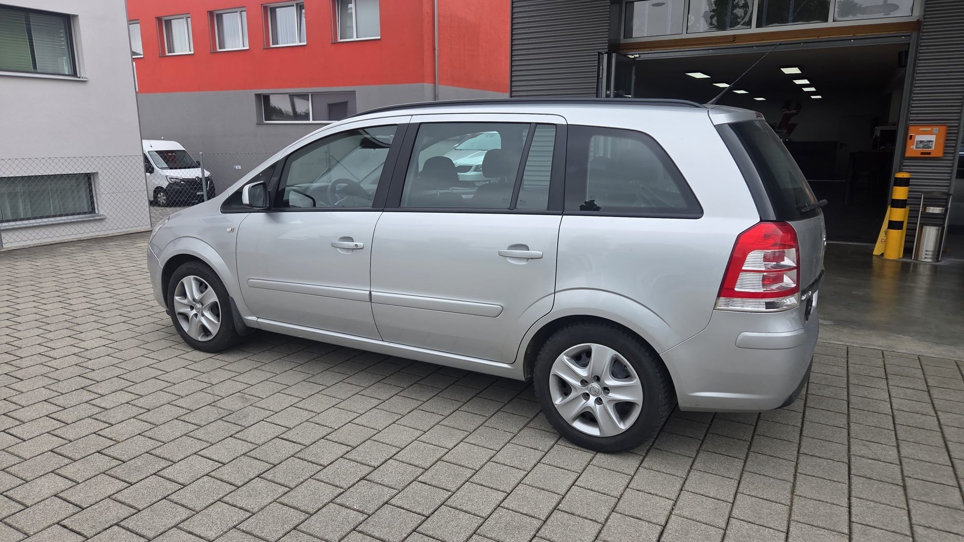 OPEL Zafira 1.8i 16V-image-2