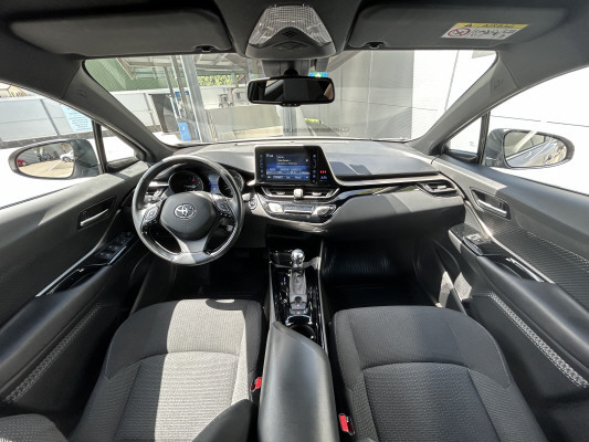 TOYOTA C-HR 1.2 Trend 4WD-image-5