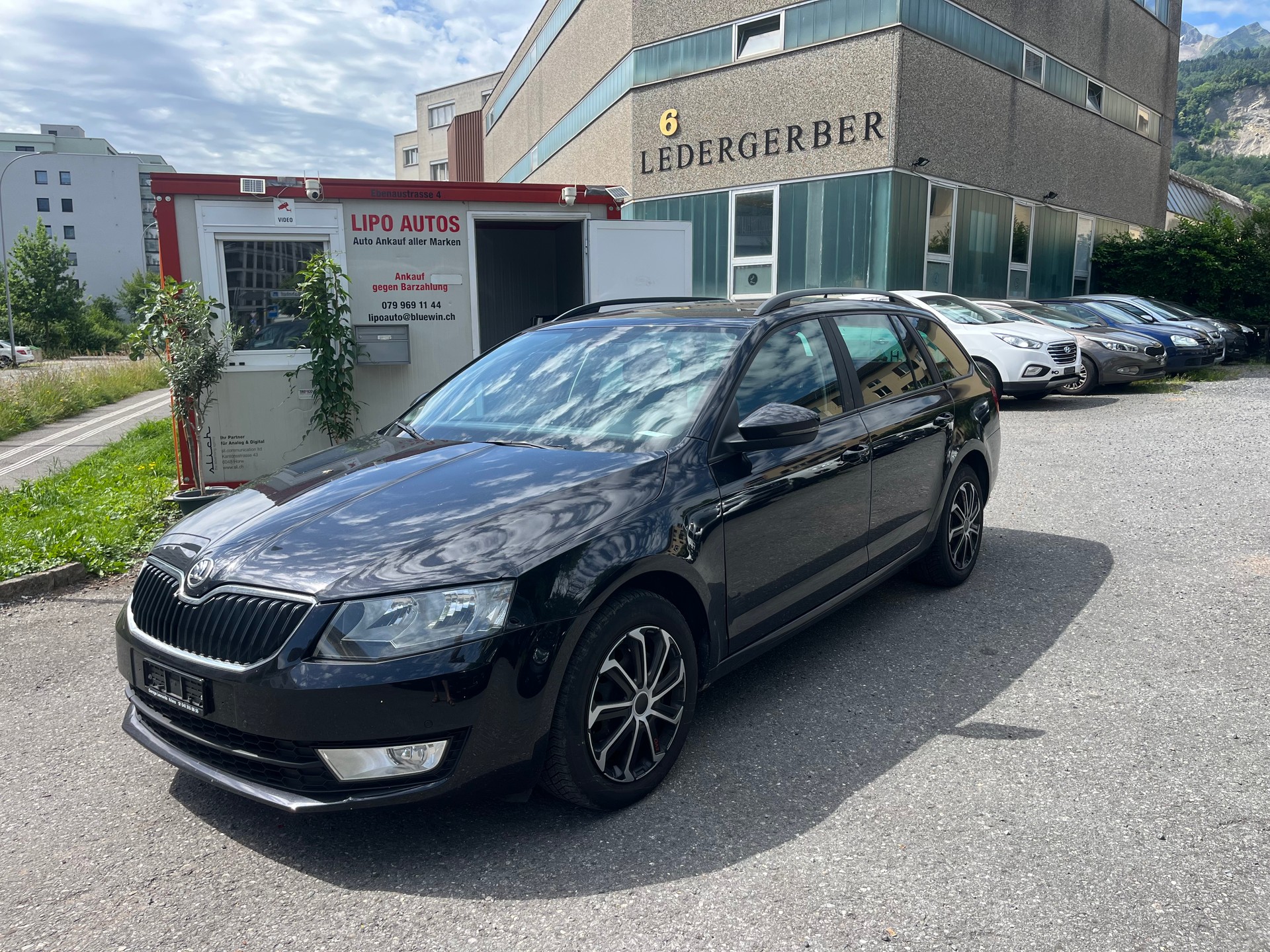 SKODA Octavia Combi 1.6 TDI Ambition DSG-image-1