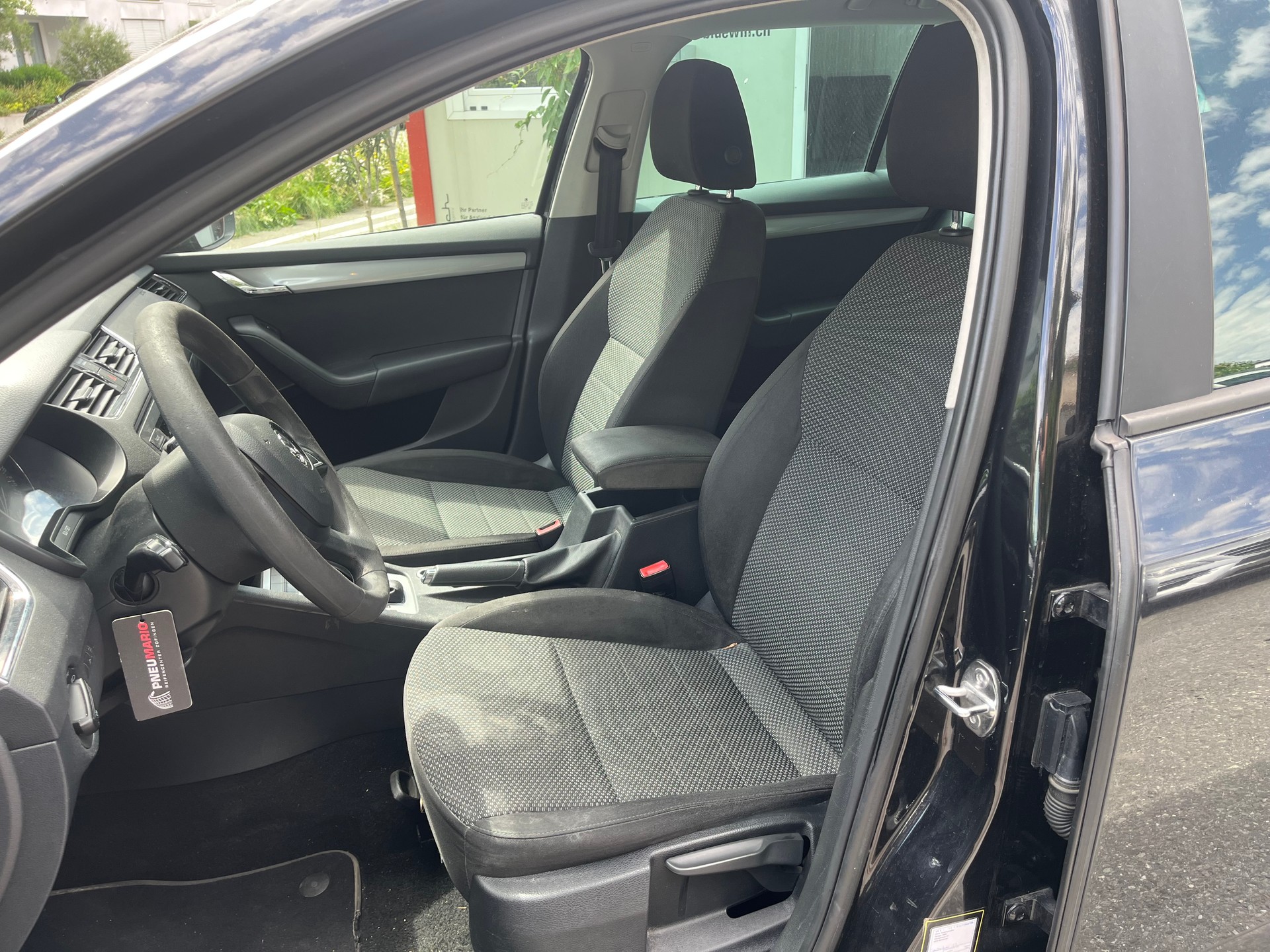 SKODA Octavia Combi 1.6 TDI Ambition DSG-image-9