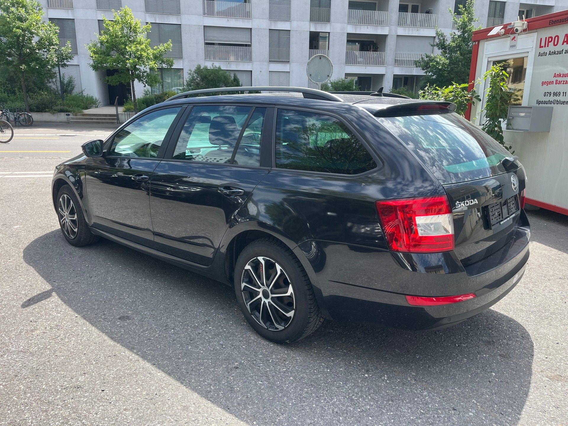 SKODA Octavia Combi 1.6 TDI Ambition DSG-image-2