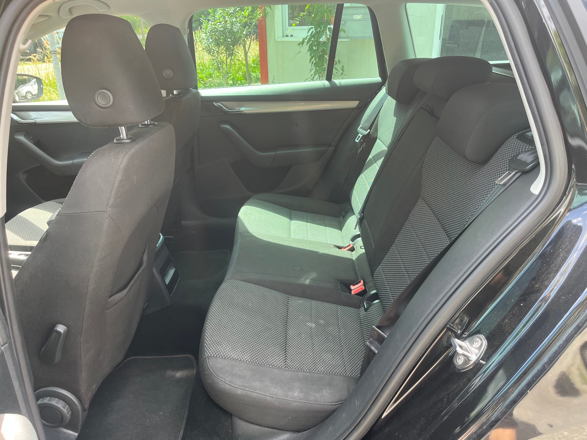 SKODA Octavia Combi 1.6 TDI Ambition DSG-image-6