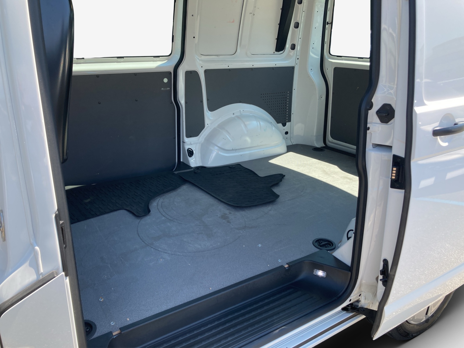 VW T6.1 2.0 TDI DSG-image-11