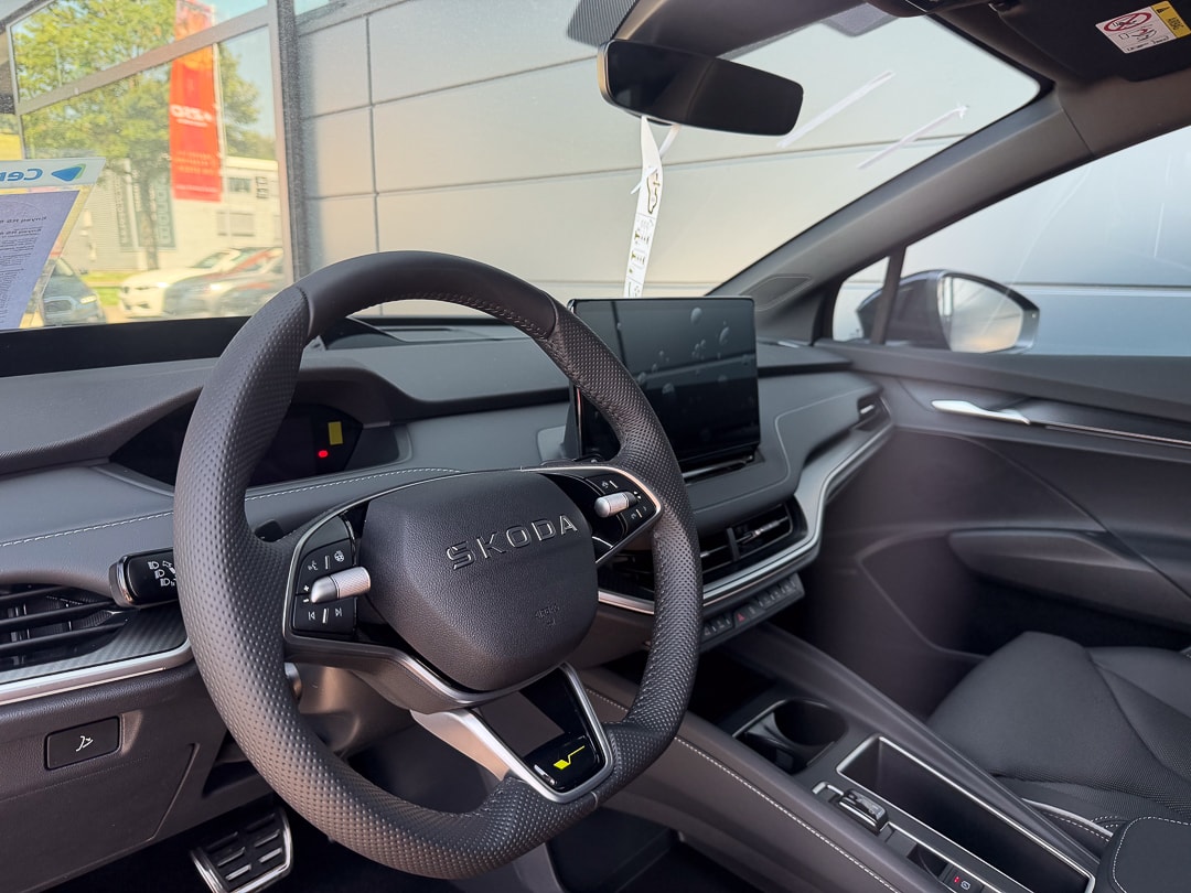 SKODA Enyaq 4x4 RS-image-5