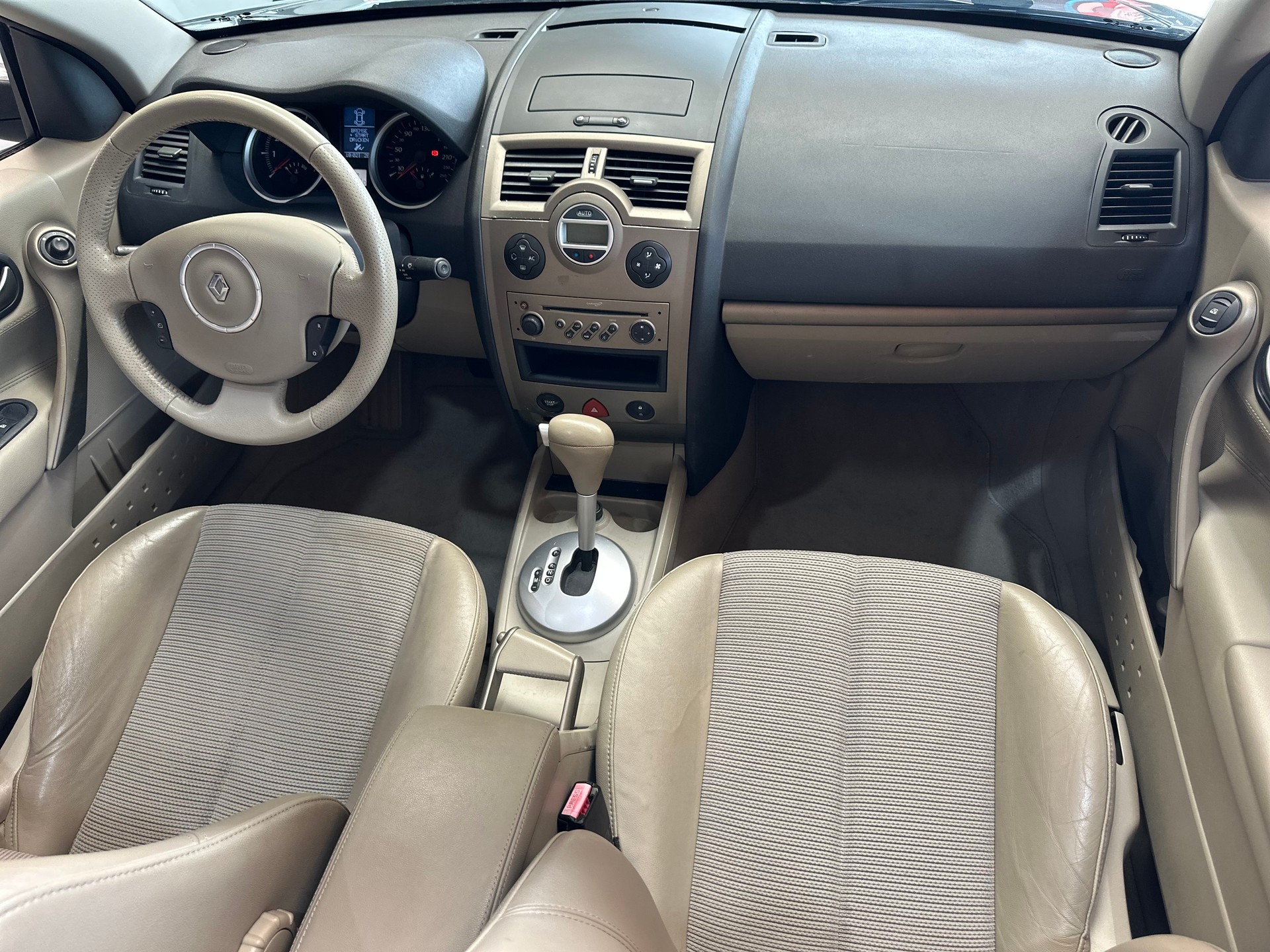 RENAULT Mégane C-C 2.0 16V Exception-image-13