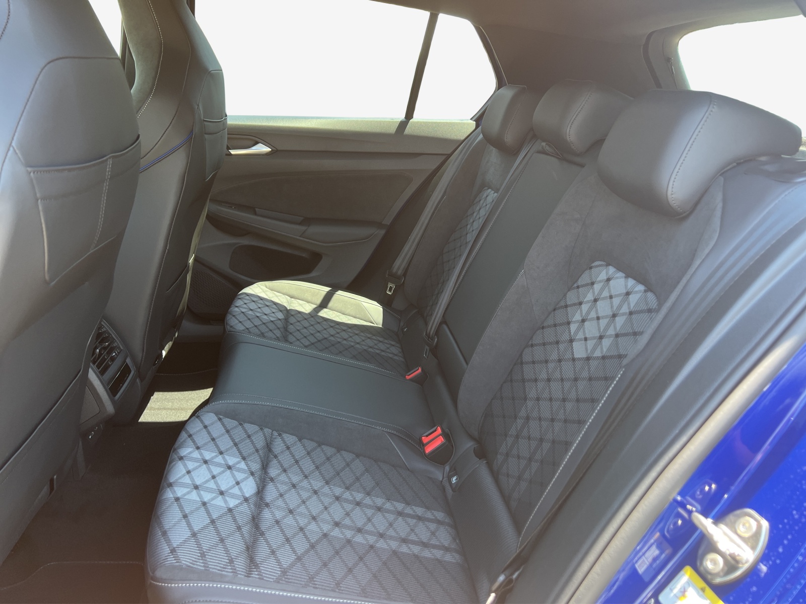 VW Golf 1.5 e TSI mHEV R-Line DSG-image-11