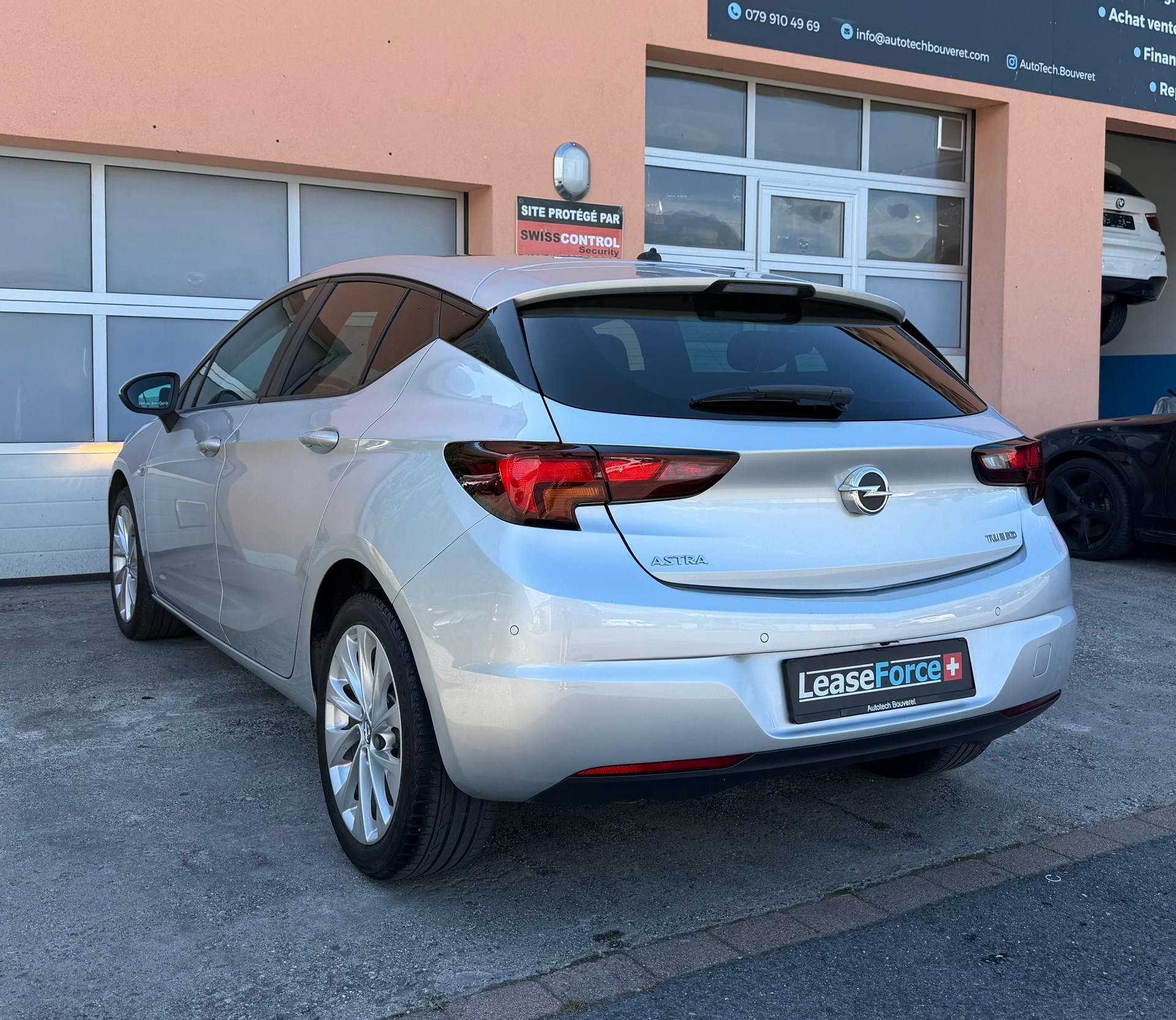 OPEL Astra 1.4i Turbo Excellence Automatic-image-2