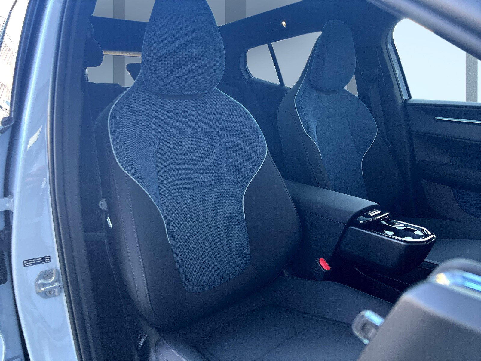 VOLVO EX30 E60 Twin Ultra Performance AWD-image-11