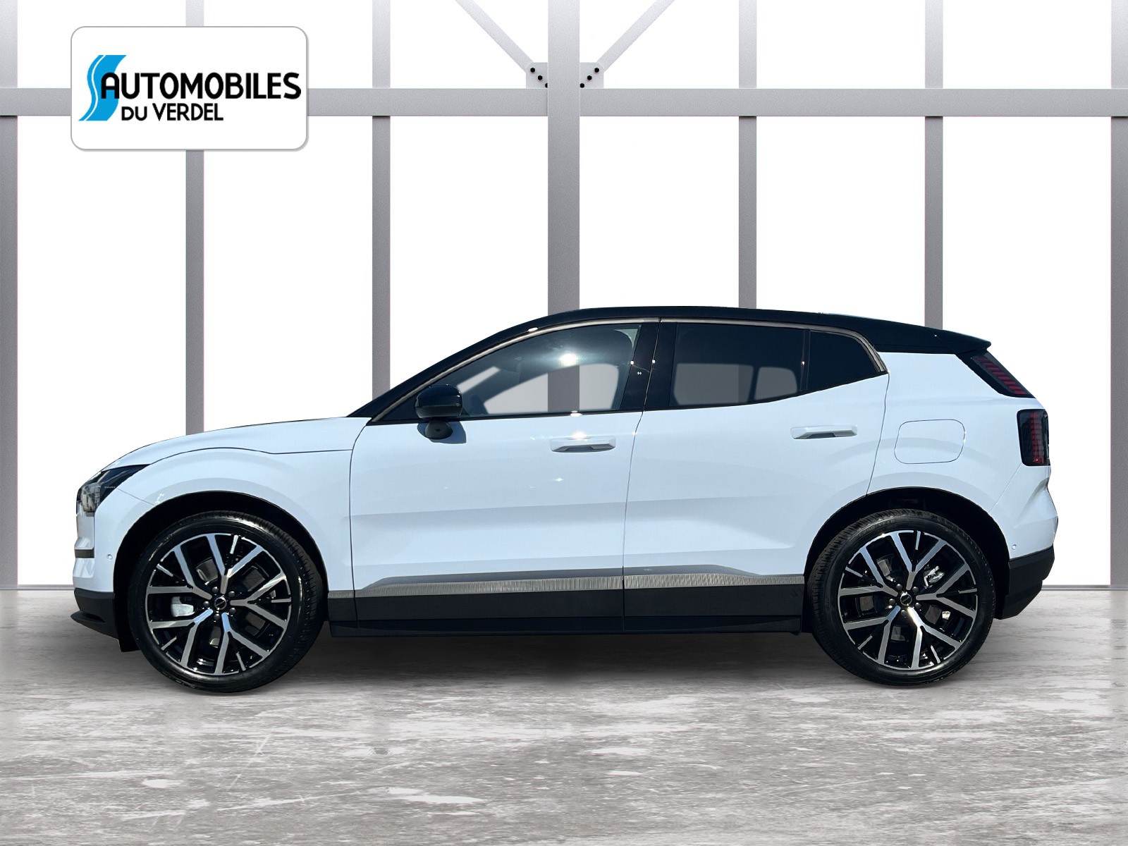 VOLVO EX30 E60 Twin Ultra Performance AWD-image-1