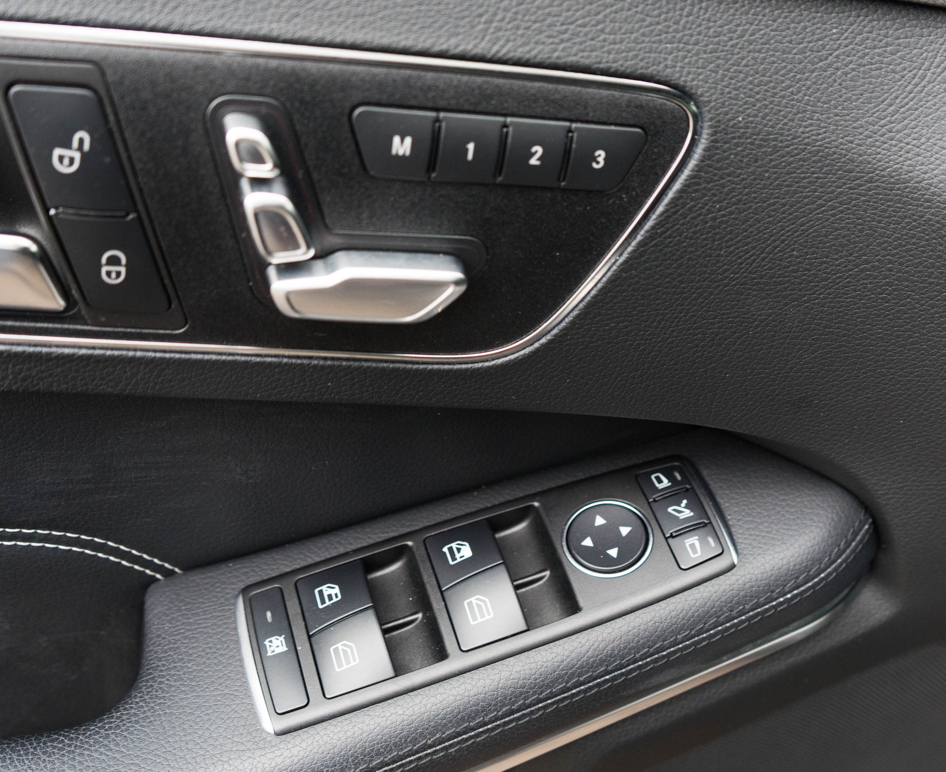 MERCEDES-BENZ E 350 CDI Avantgarde 4Matic AMG-LINE-image-13
