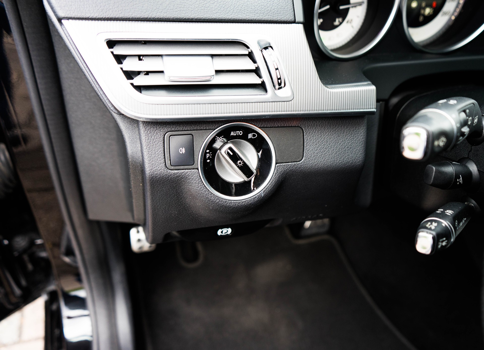MERCEDES-BENZ E 350 CDI Avantgarde 4Matic AMG-LINE-image-15
