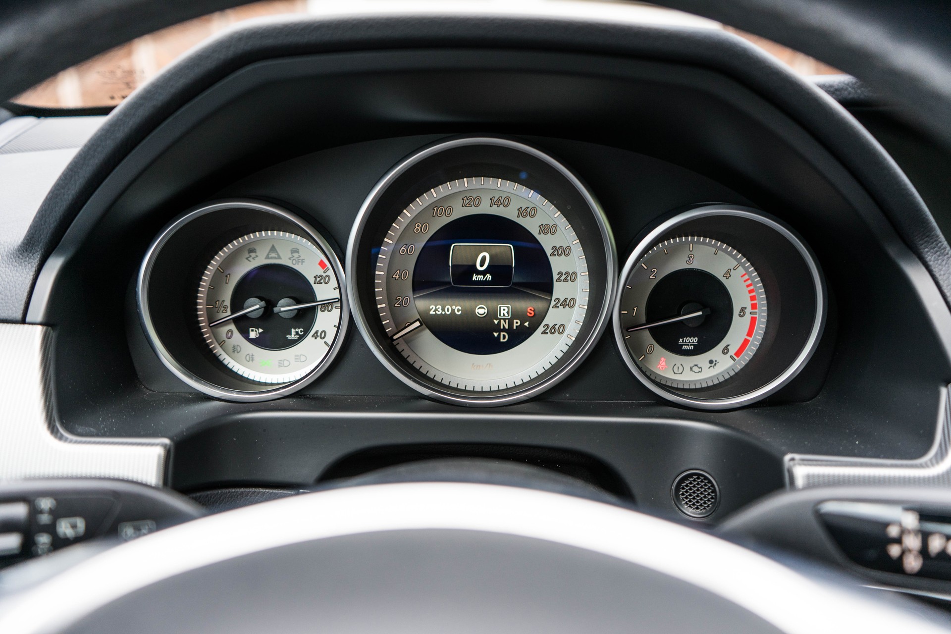MERCEDES-BENZ E 350 CDI Avantgarde 4Matic AMG-LINE-image-22