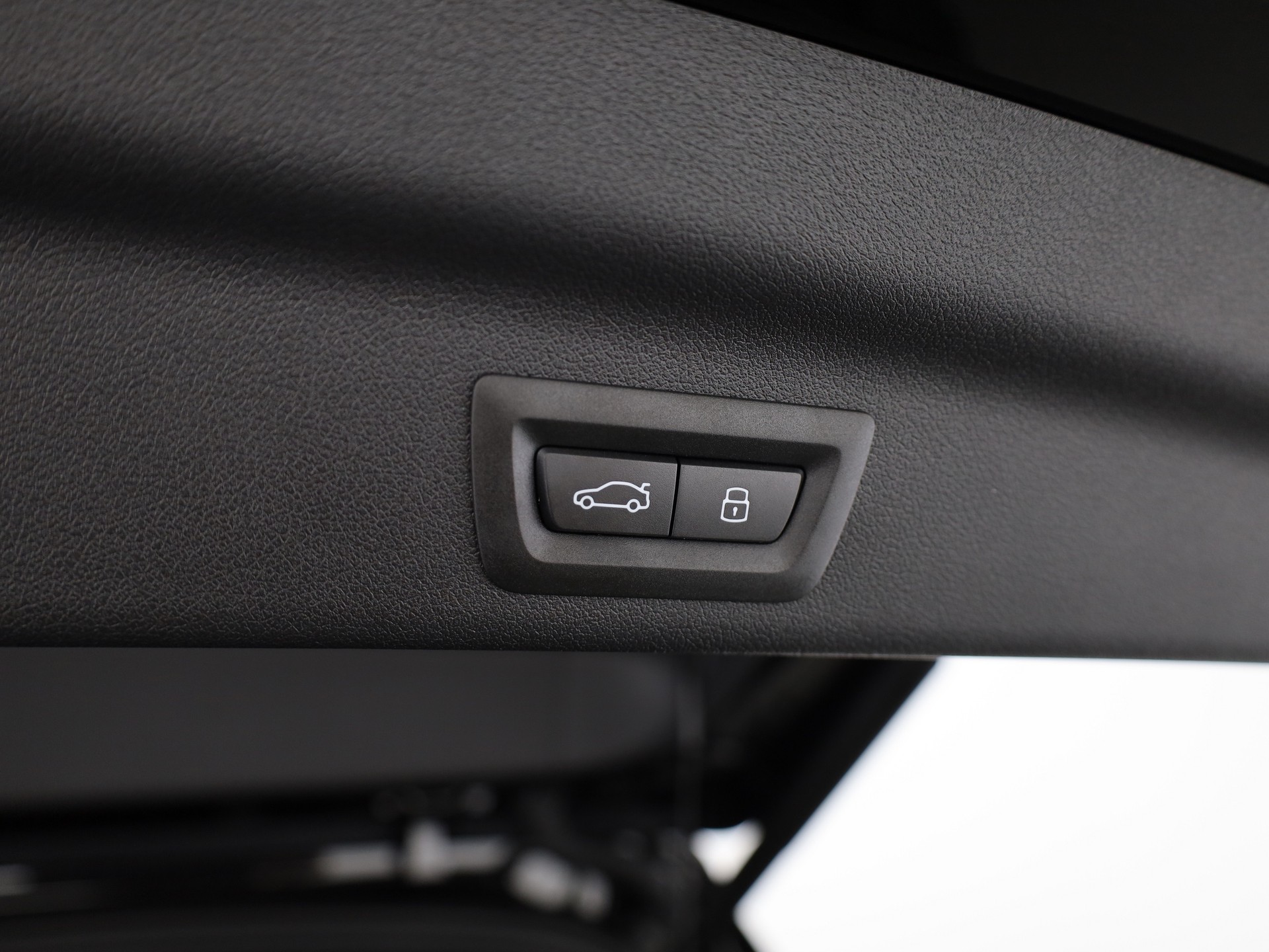 BMW iX1 eDrive 20 Ed. M Sport-image-8