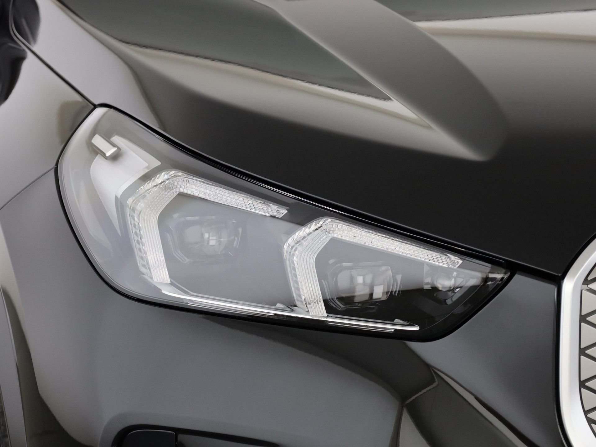 BMW iX1 eDrive 20 Ed. M Sport-image-5